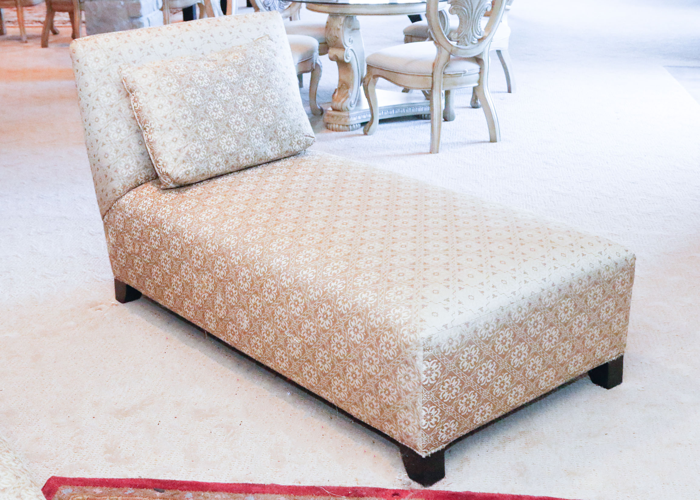 Oversize Chaise Lounge