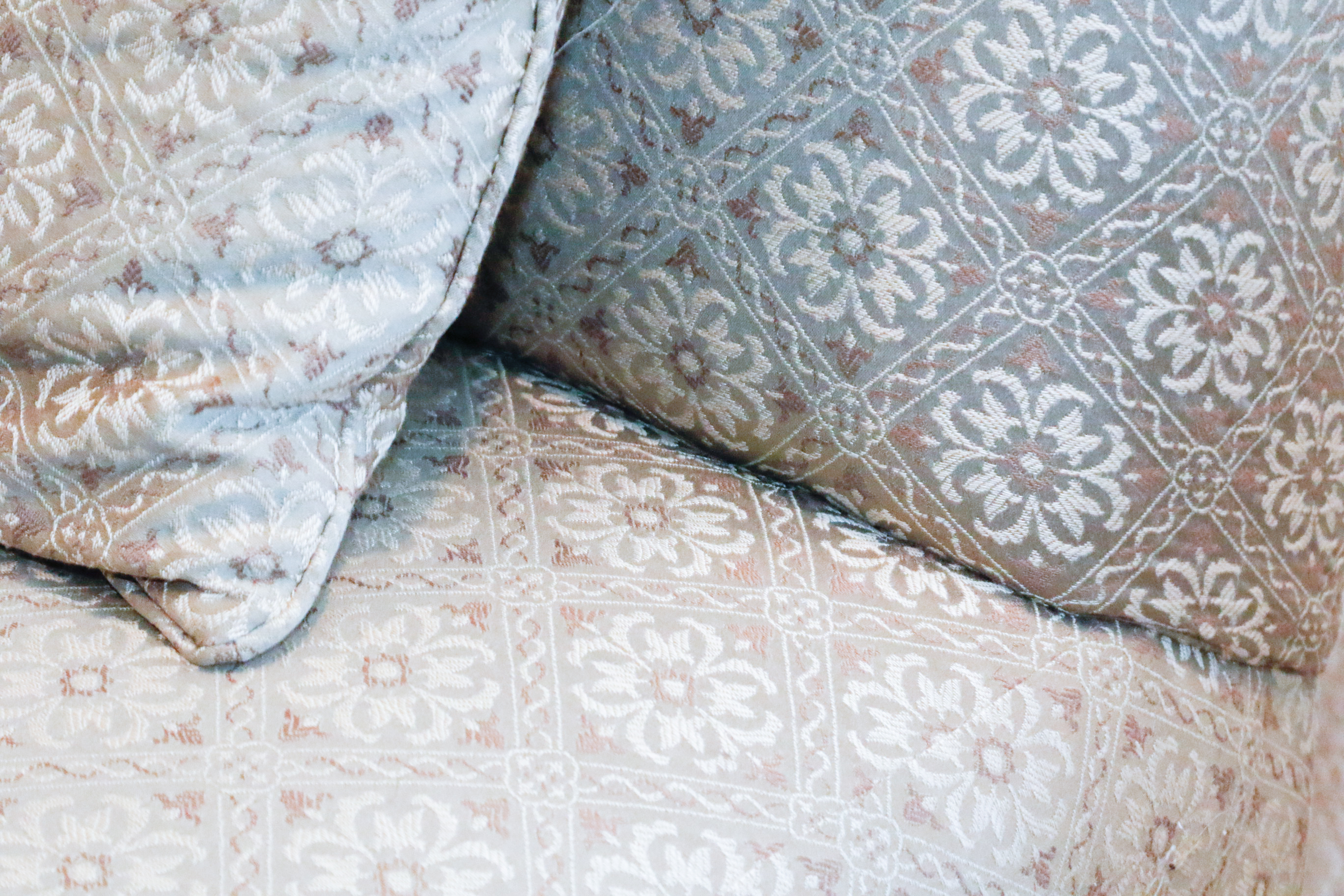 Oversize Chaise Lounge