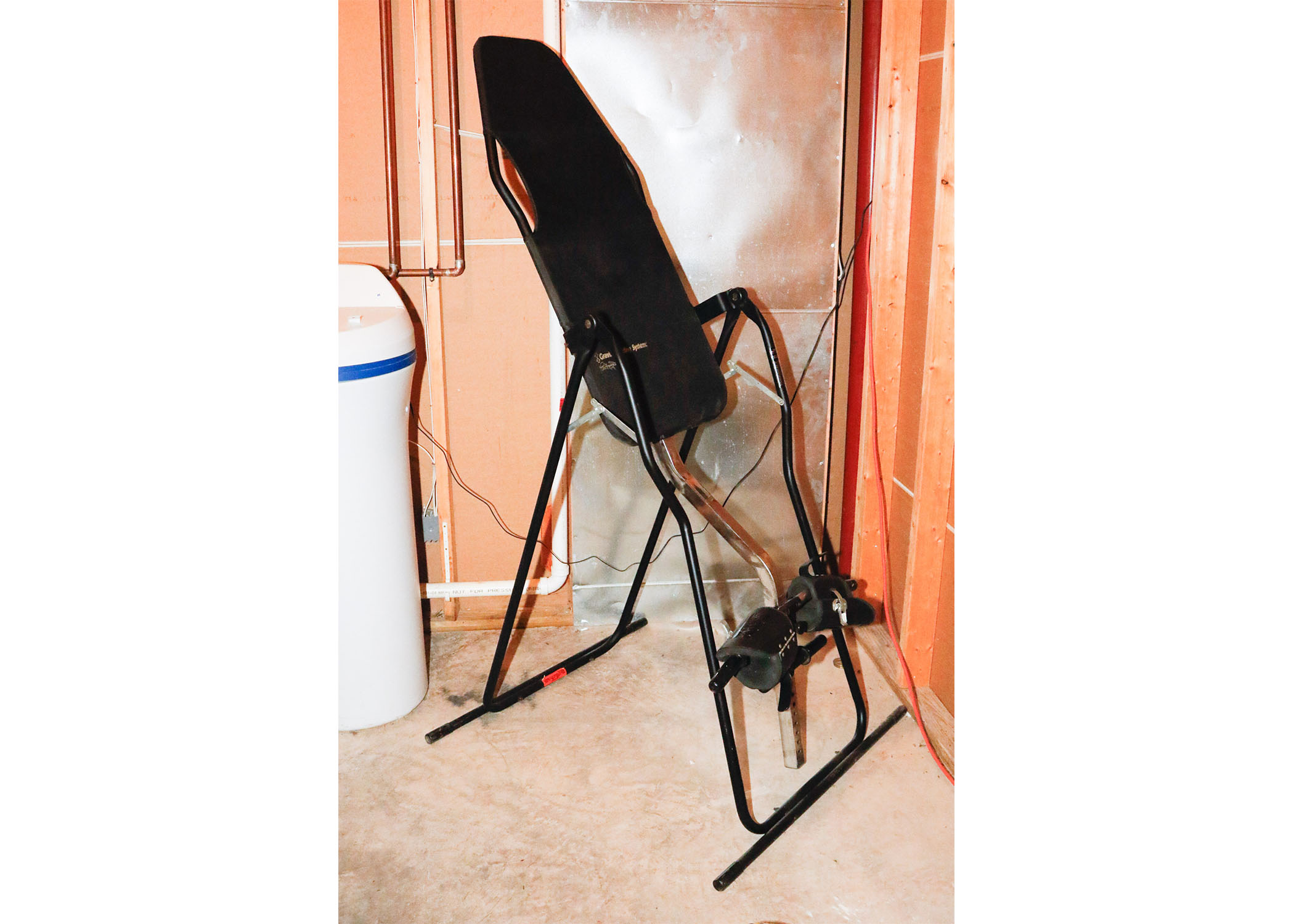 Gravity Guiding System Inversion Table