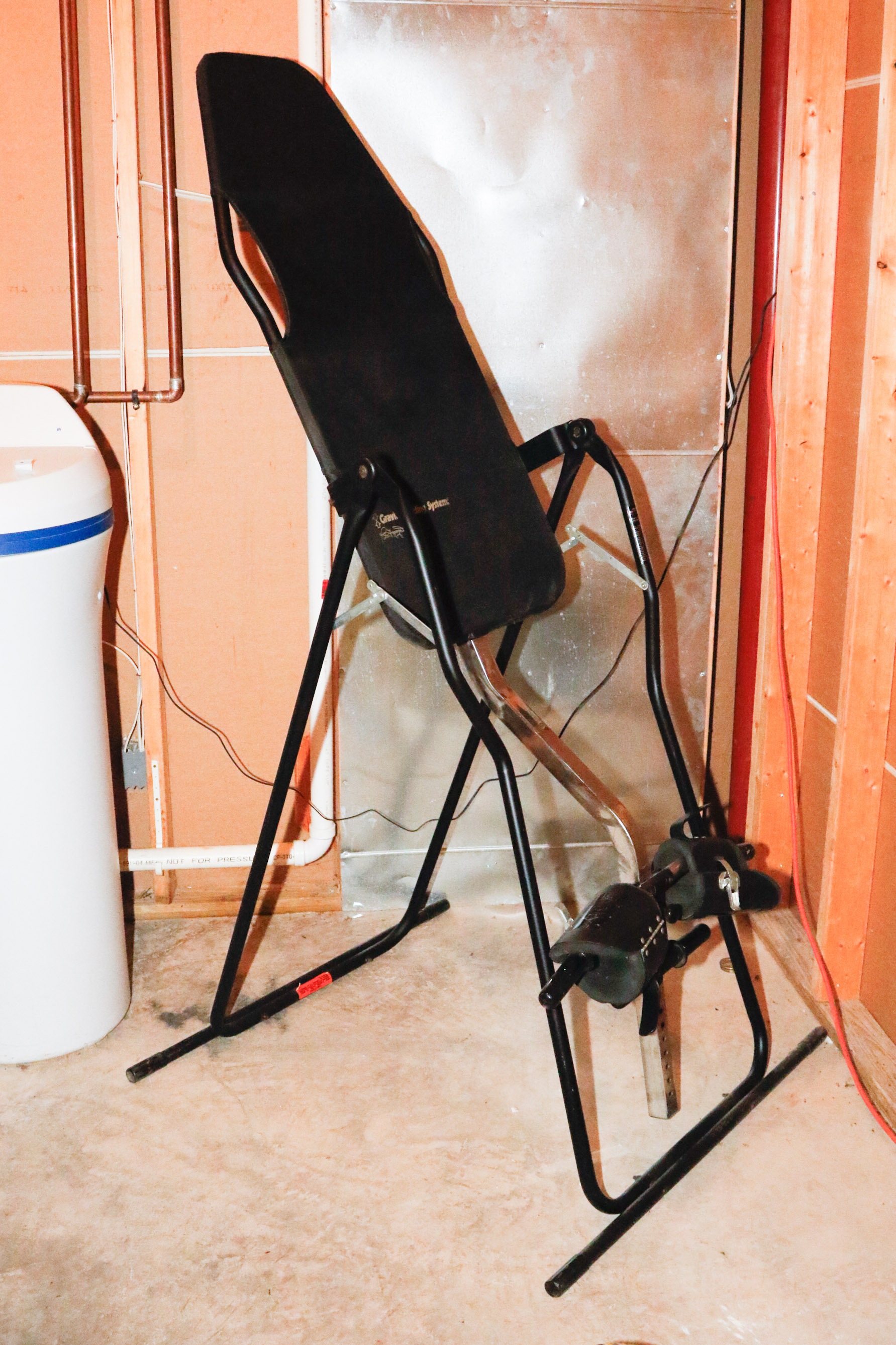 Gravity Guiding System Inversion Table