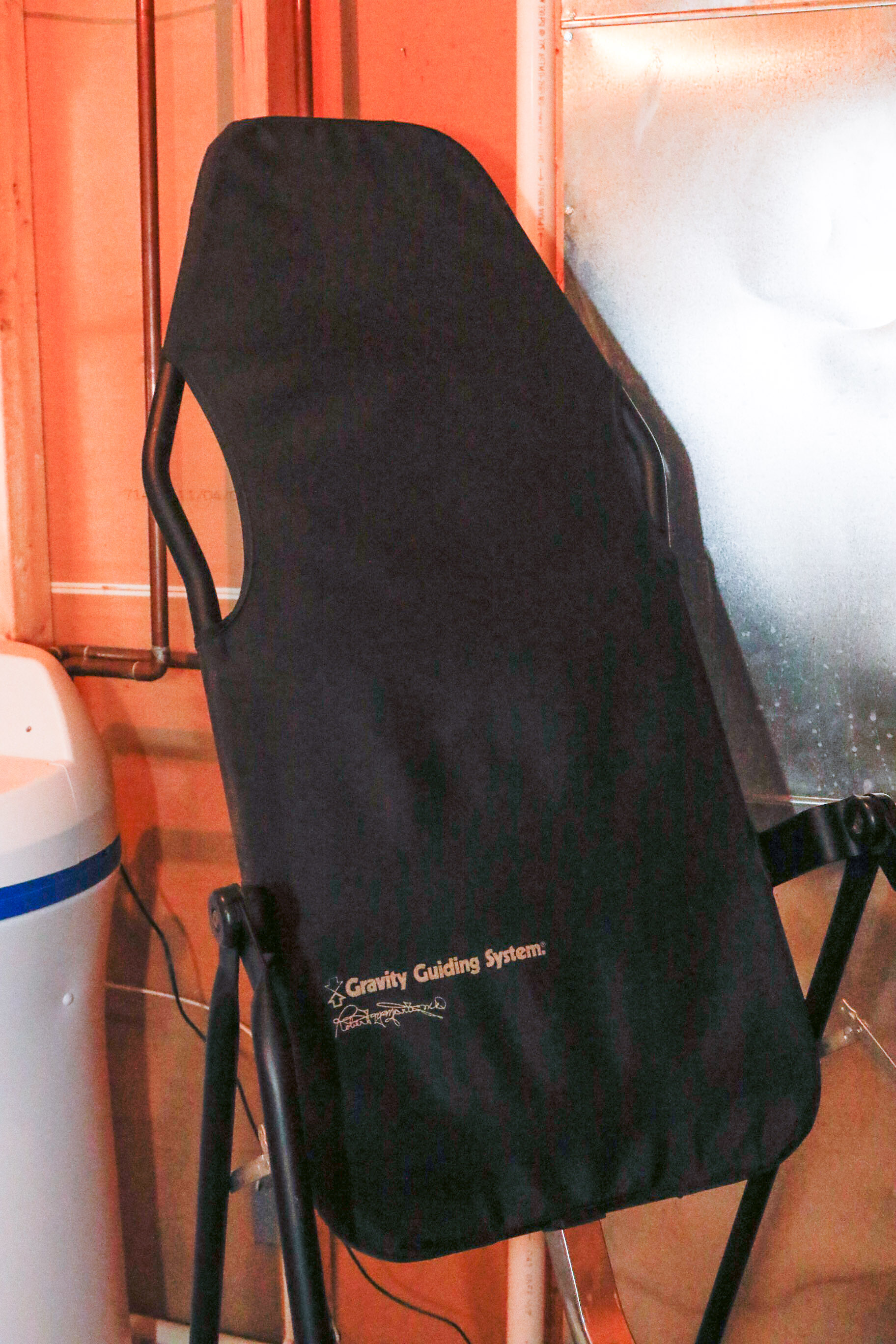 Gravity Guiding System Inversion Table