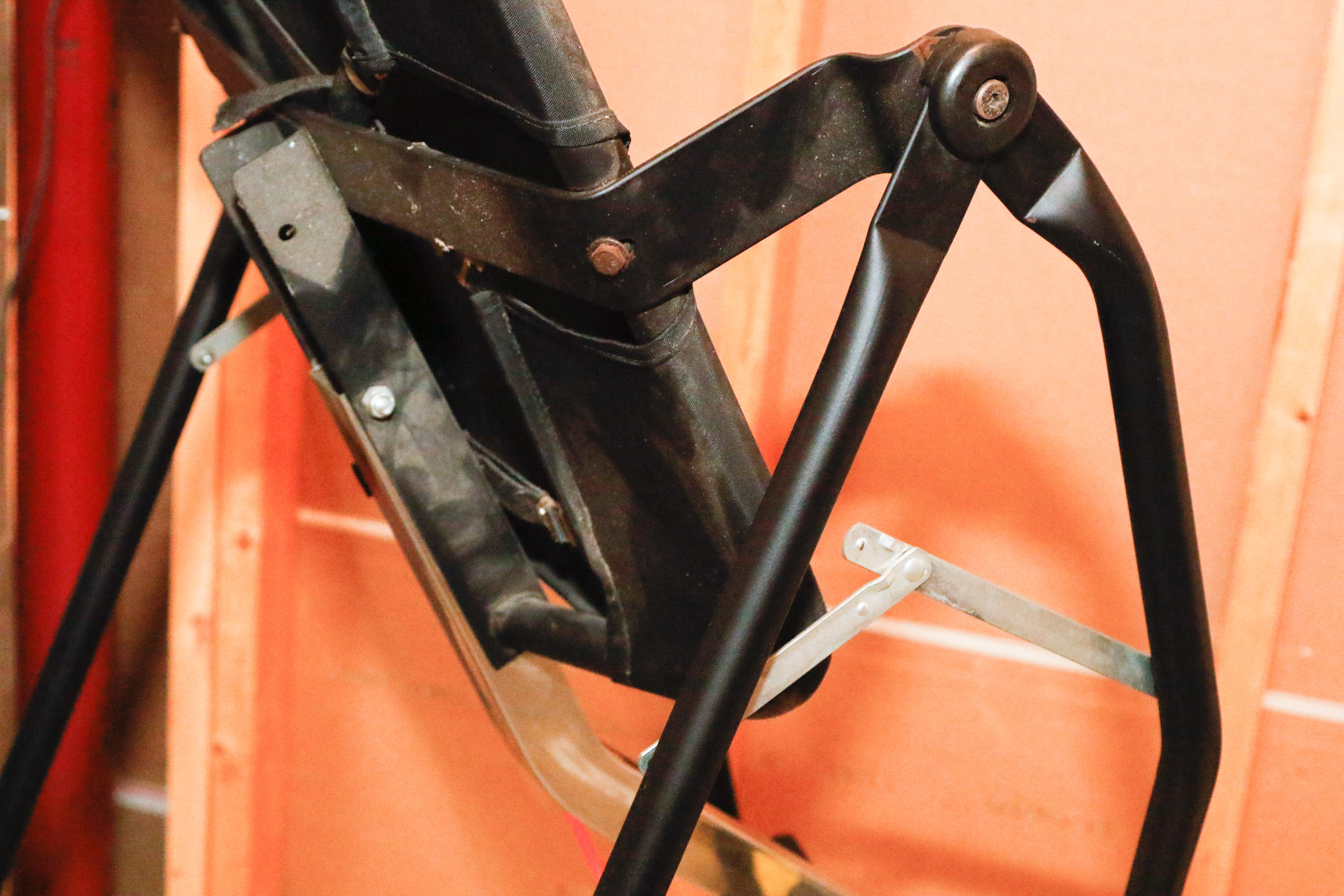 Gravity Guiding System Inversion Table