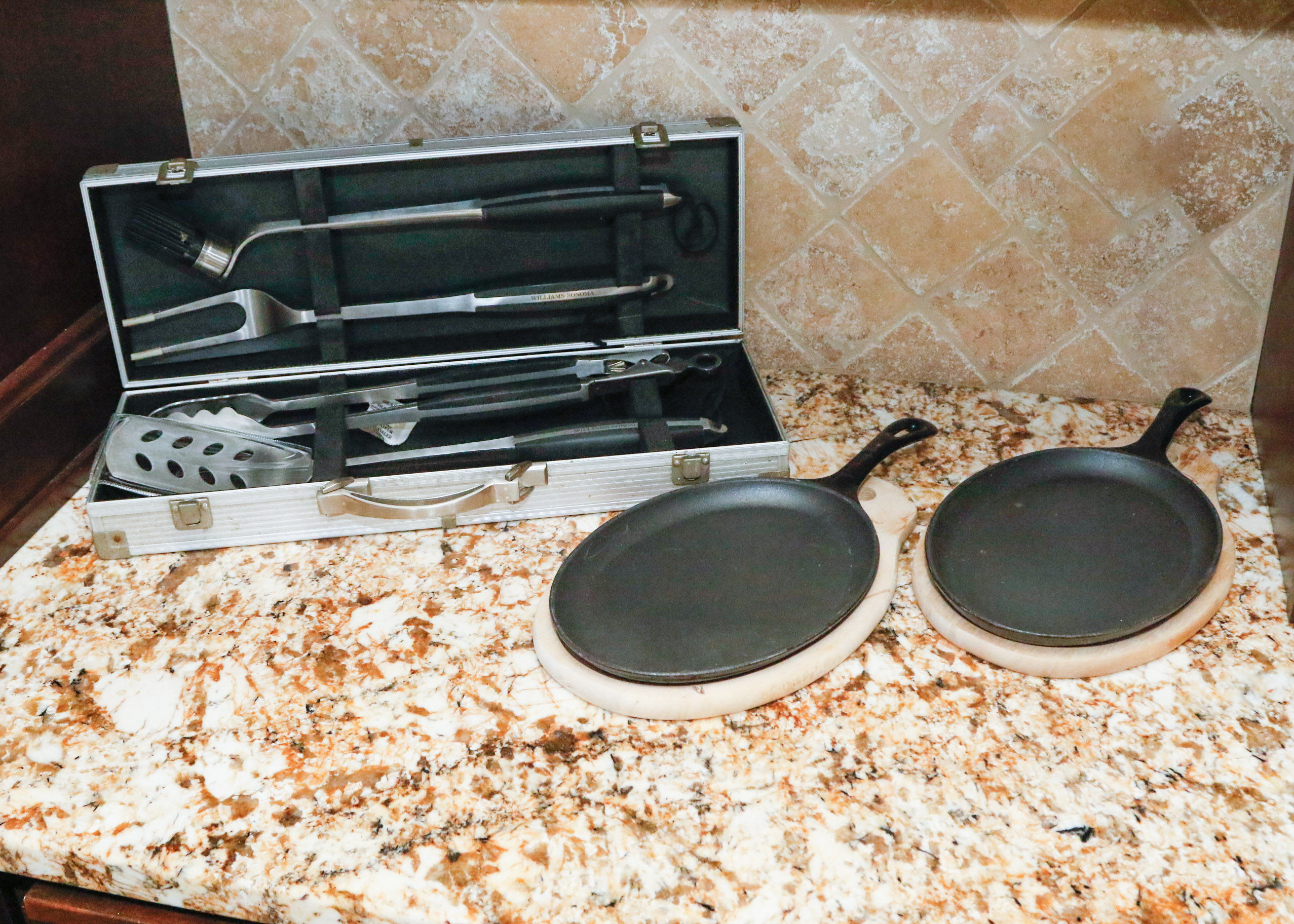 Williams Sonoma Grill Set with Wolfgang Puck Fajita Skillets