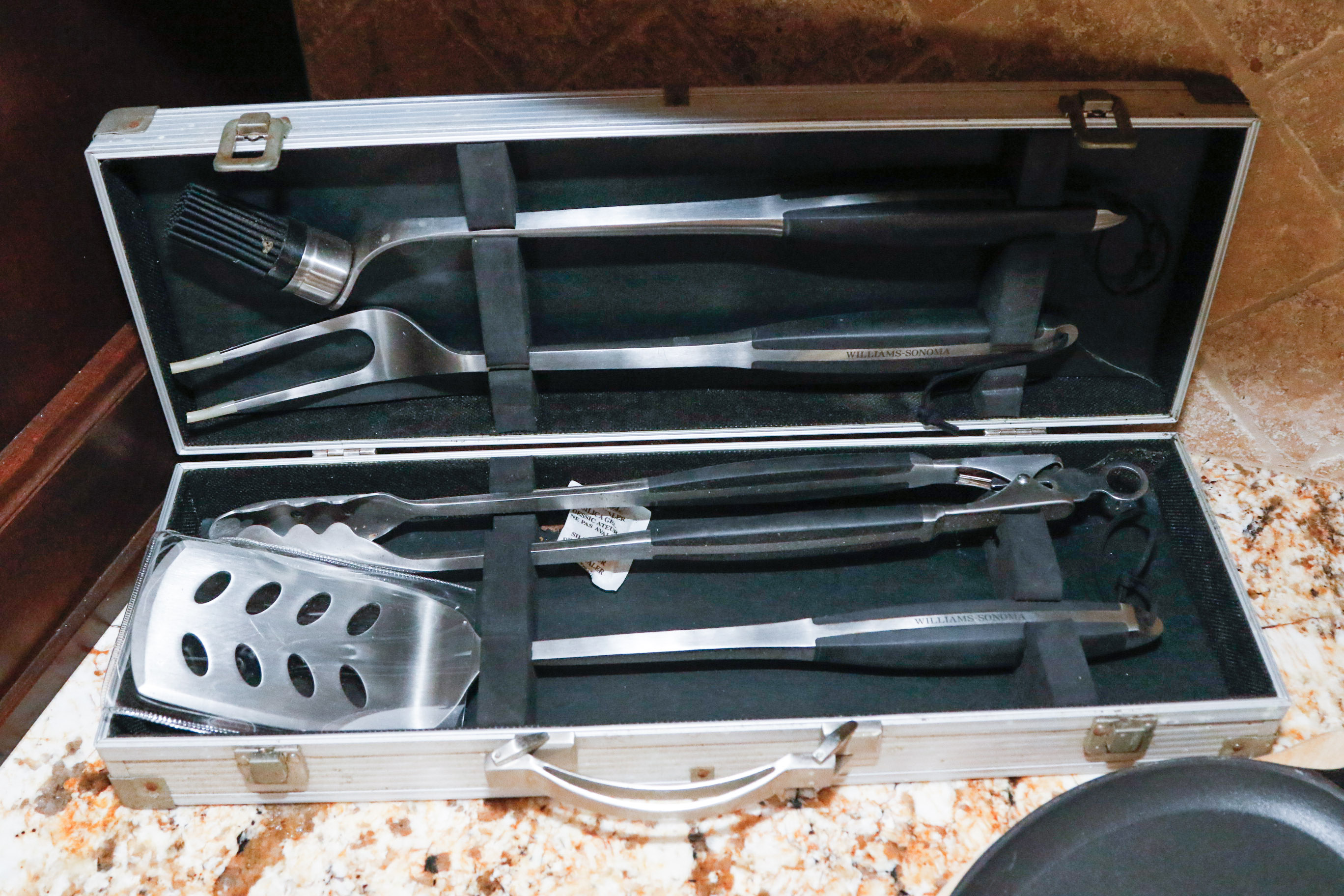 Williams Sonoma Grill Set with Wolfgang Puck Fajita Skillets