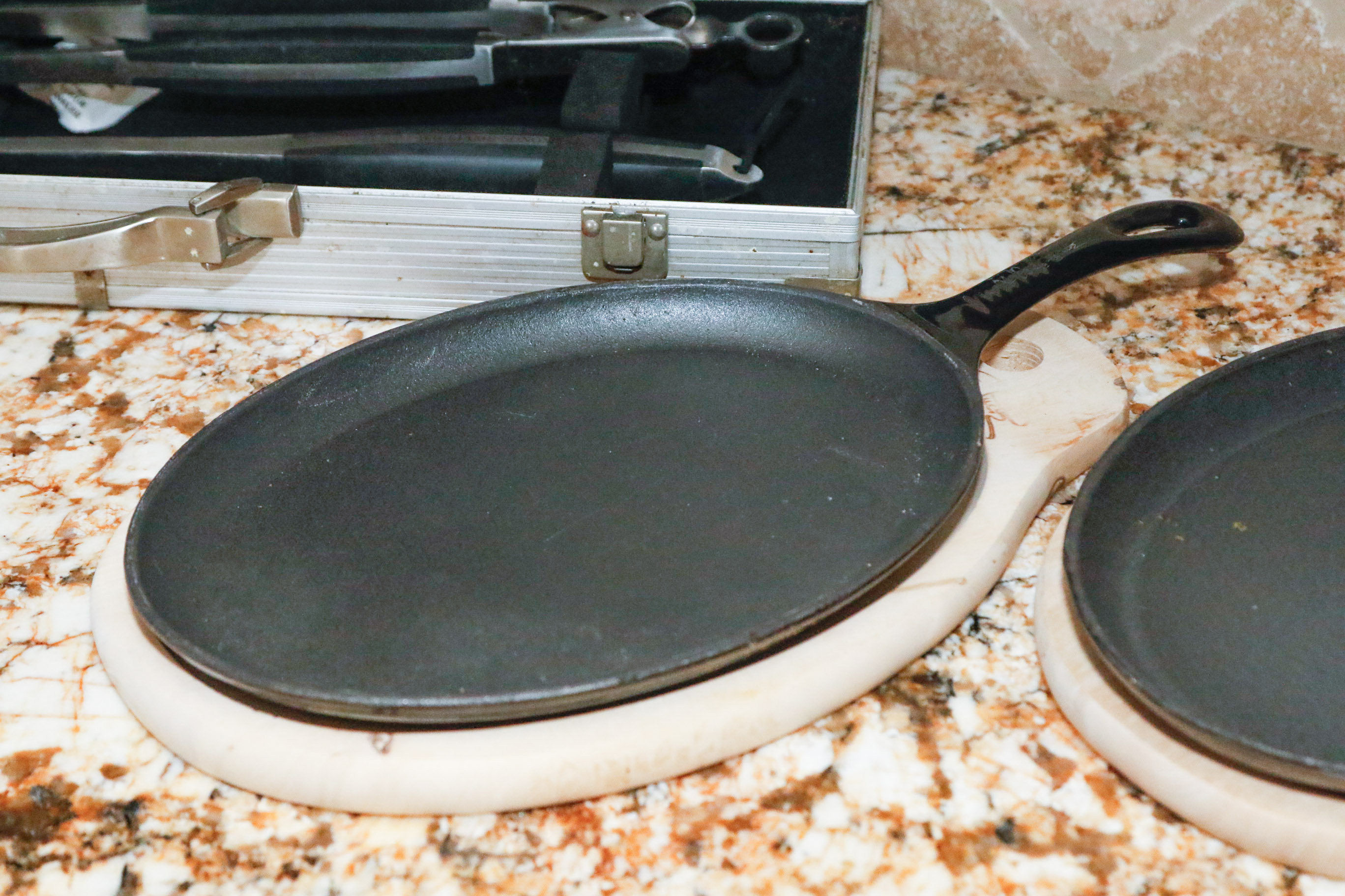 Williams Sonoma Grill Set with Wolfgang Puck Fajita Skillets