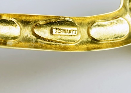 18 K Yellow Gold Giraffe Brooch