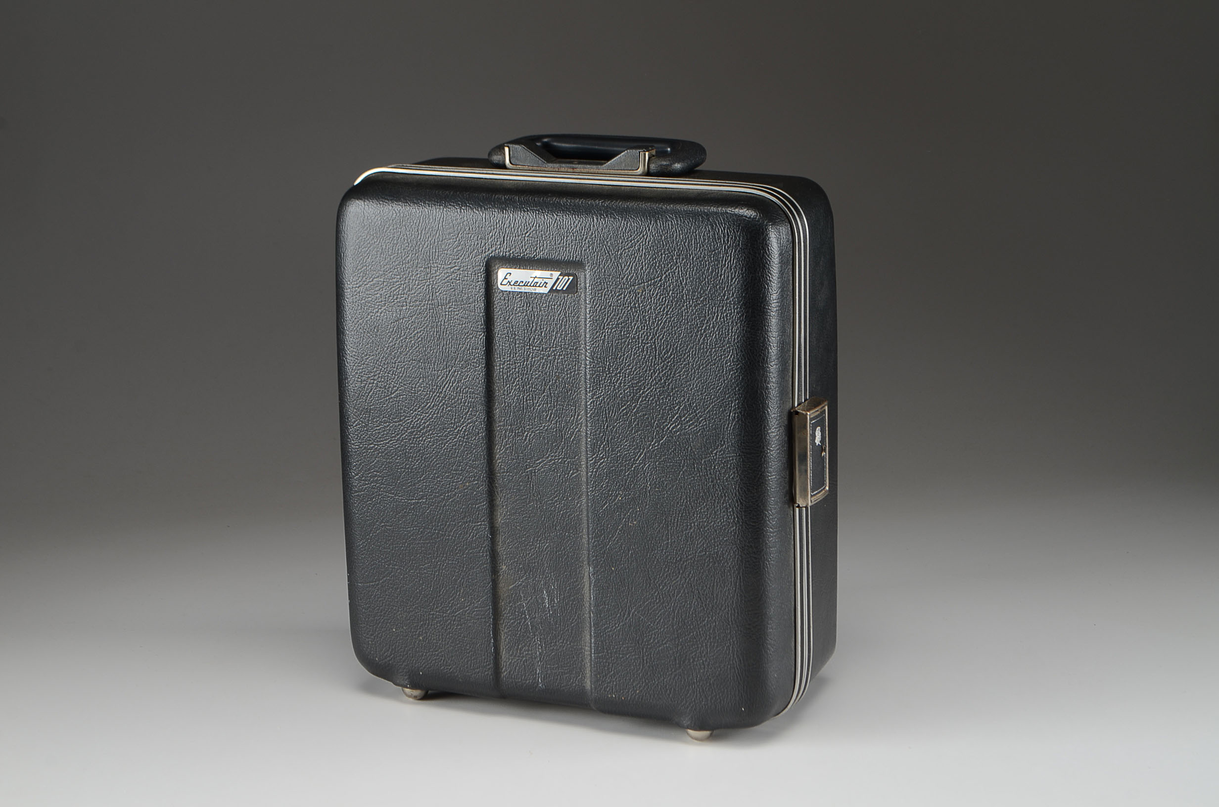 1960s Executair 707 By Ever-Wear Traveling Bartender Kit