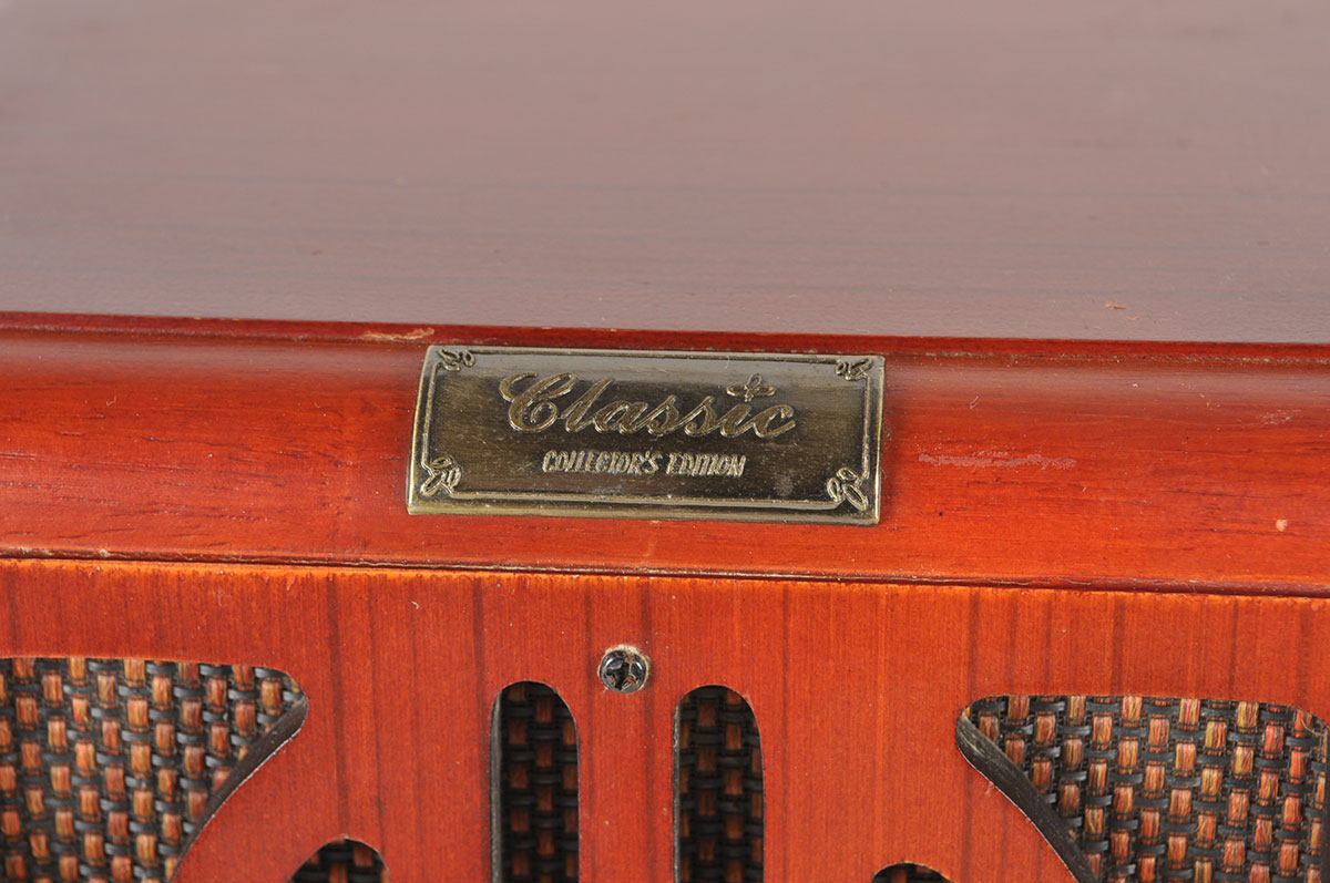 Classic Collectors Edition Reproduction Vintage Radio with Wood Case