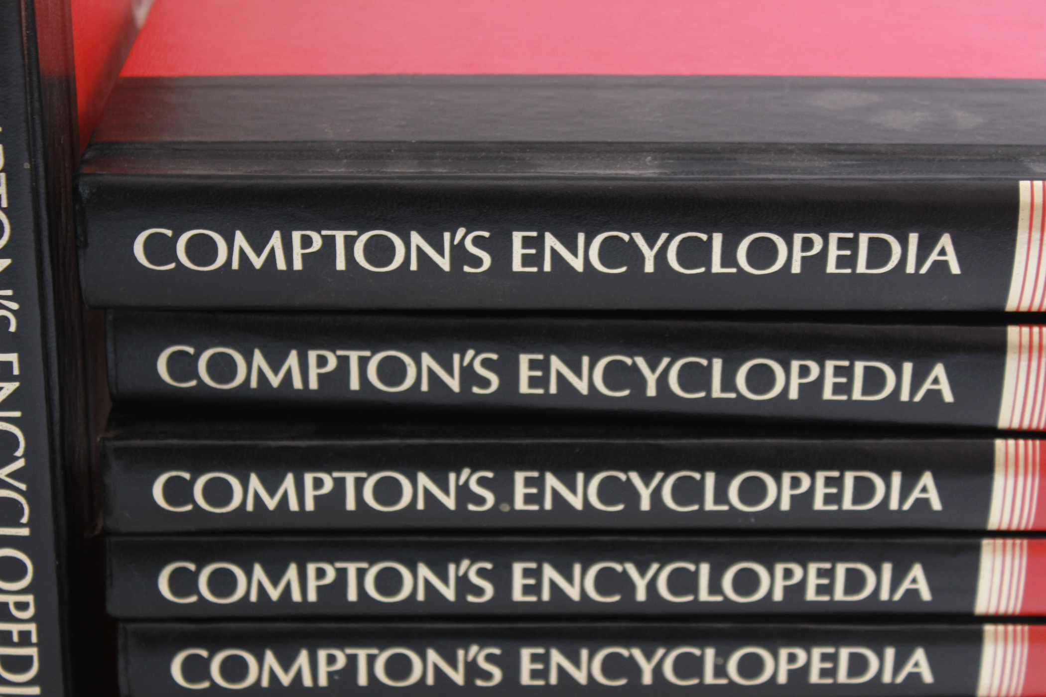 1990 Edition Compton's Encyclopedia Collection