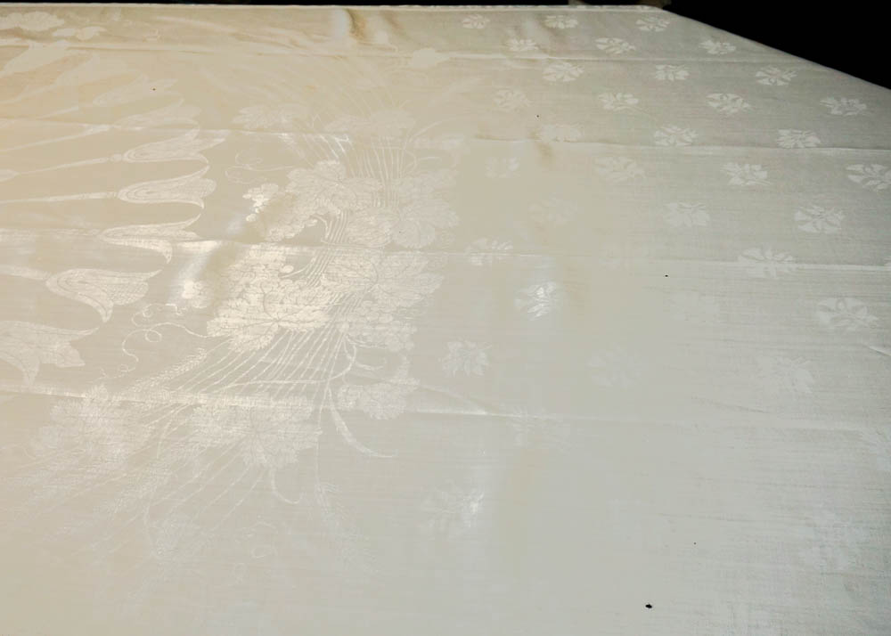 Grandiose English Red Oak Revival Dining Table