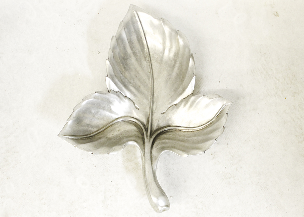 Pair of Leaf Themed Vintage Décor