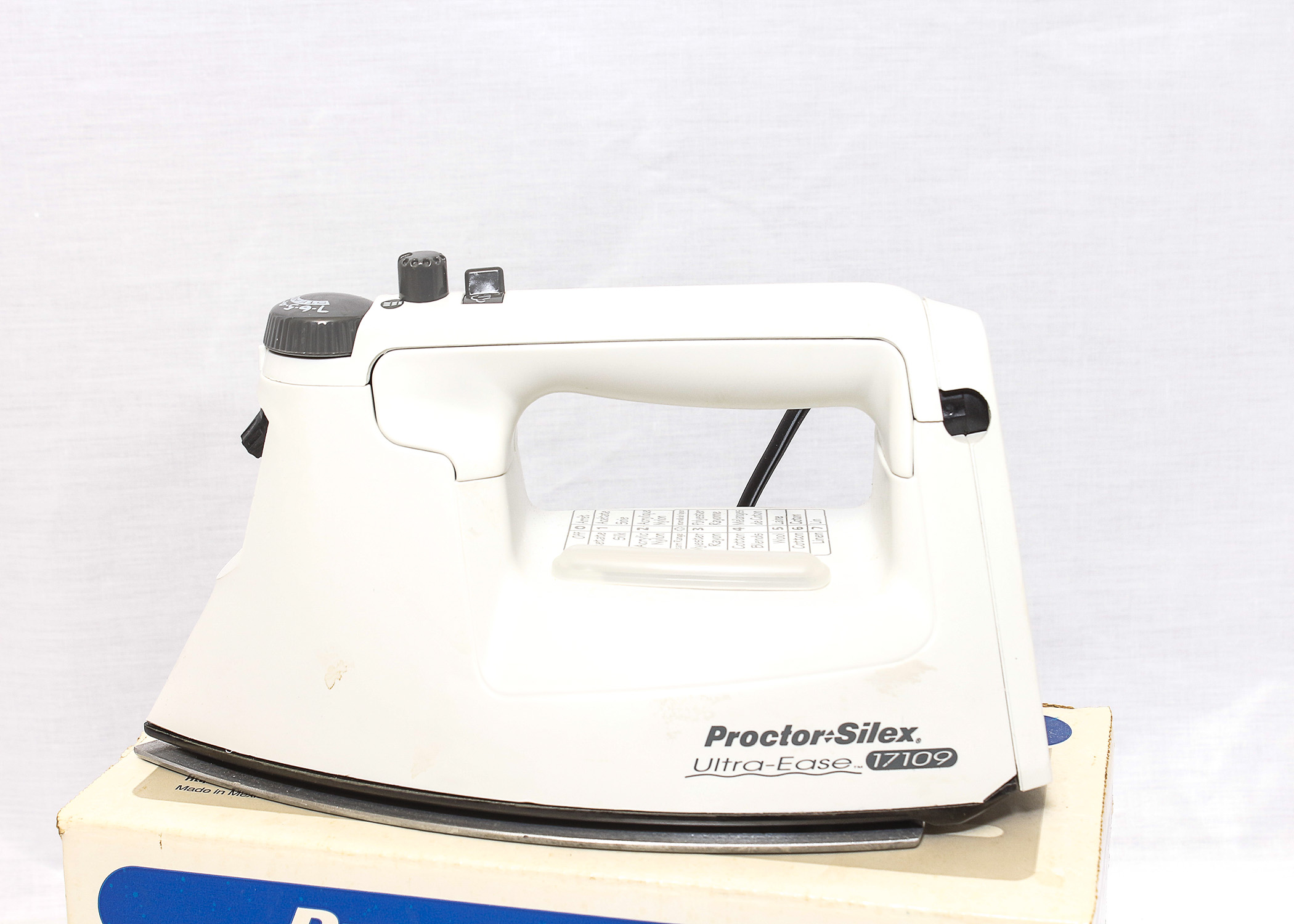 GE Digital Blender and a Proctor Silex Iron