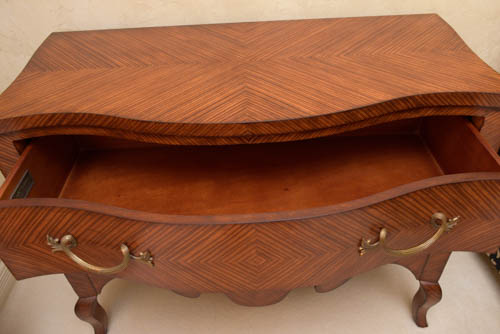 Thomasville “Ernest Hemingway” Queen Anne Style Bedside Table