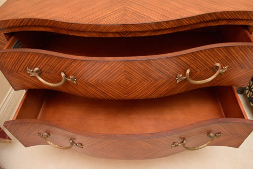 Thomasville “Ernest Hemingway” Queen Anne Style Bedside Table