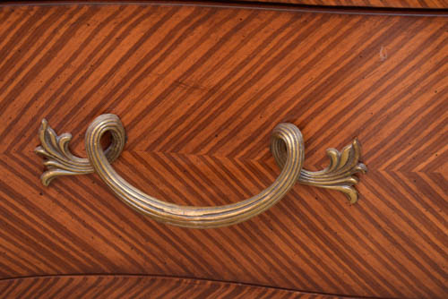 Thomasville “Ernest Hemingway” Queen Anne Style Bedside Table