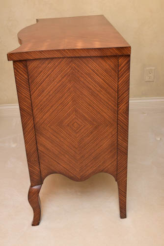 Thomasville “Ernest Hemingway” Queen Anne Style Bedside Table