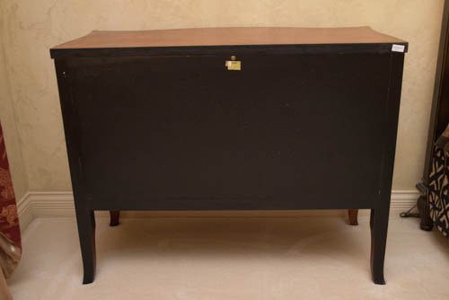 Thomasville “Ernest Hemingway” Queen Anne Style Bedside Table