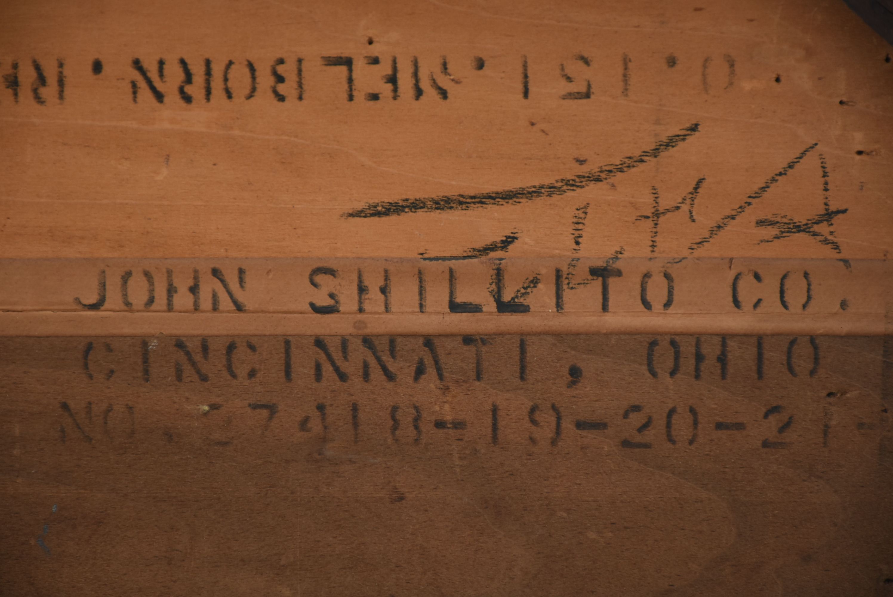 Extendable Tudor-style Oak Wood Dining Table and Chairs