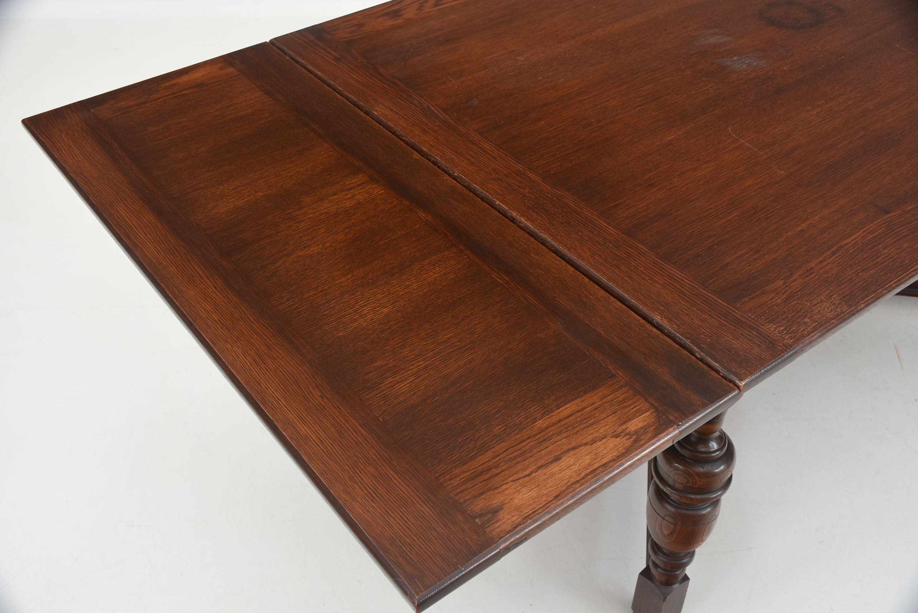 Extendable Tudor-style Oak Wood Dining Table and Chairs