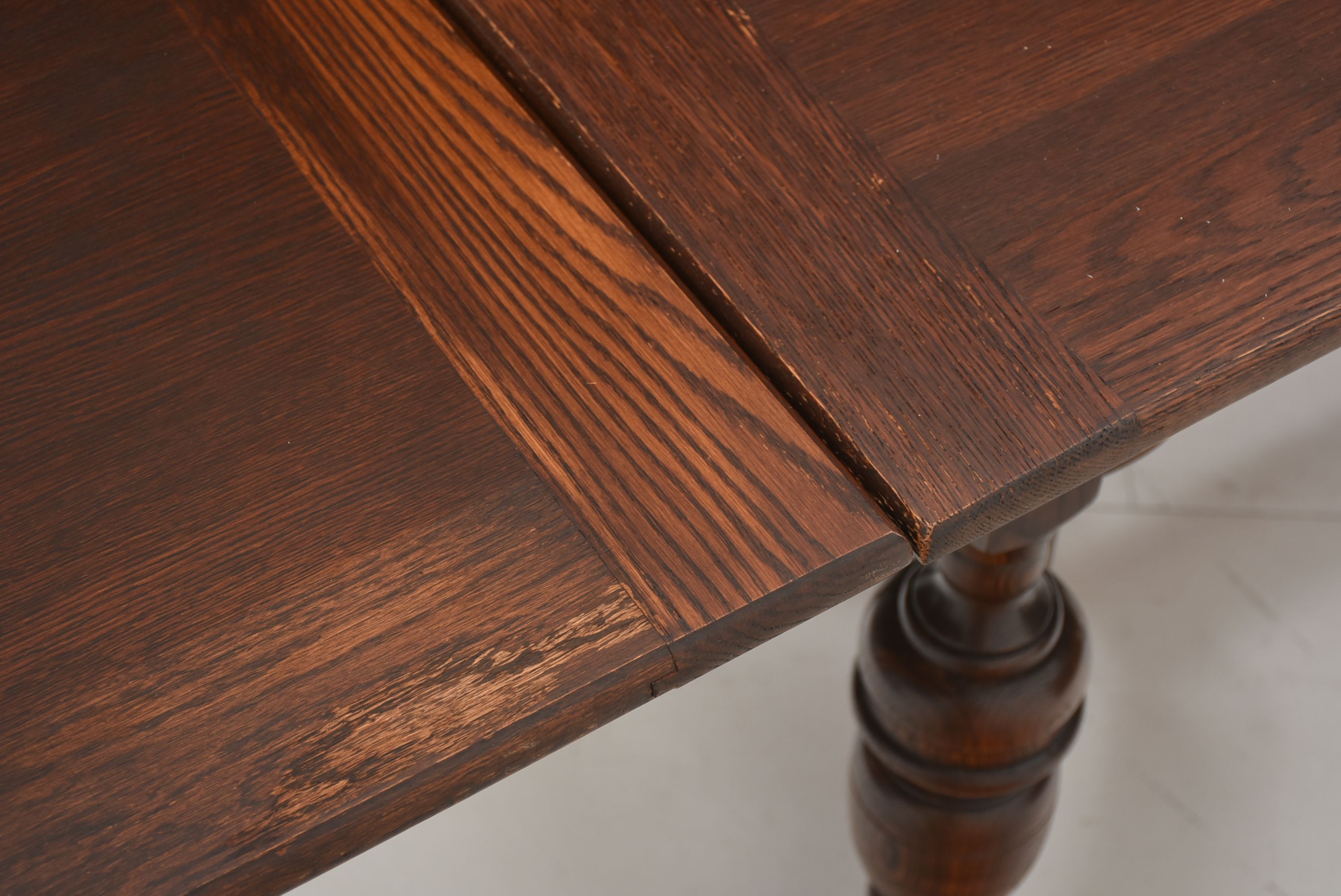 Extendable Tudor-style Oak Wood Dining Table and Chairs