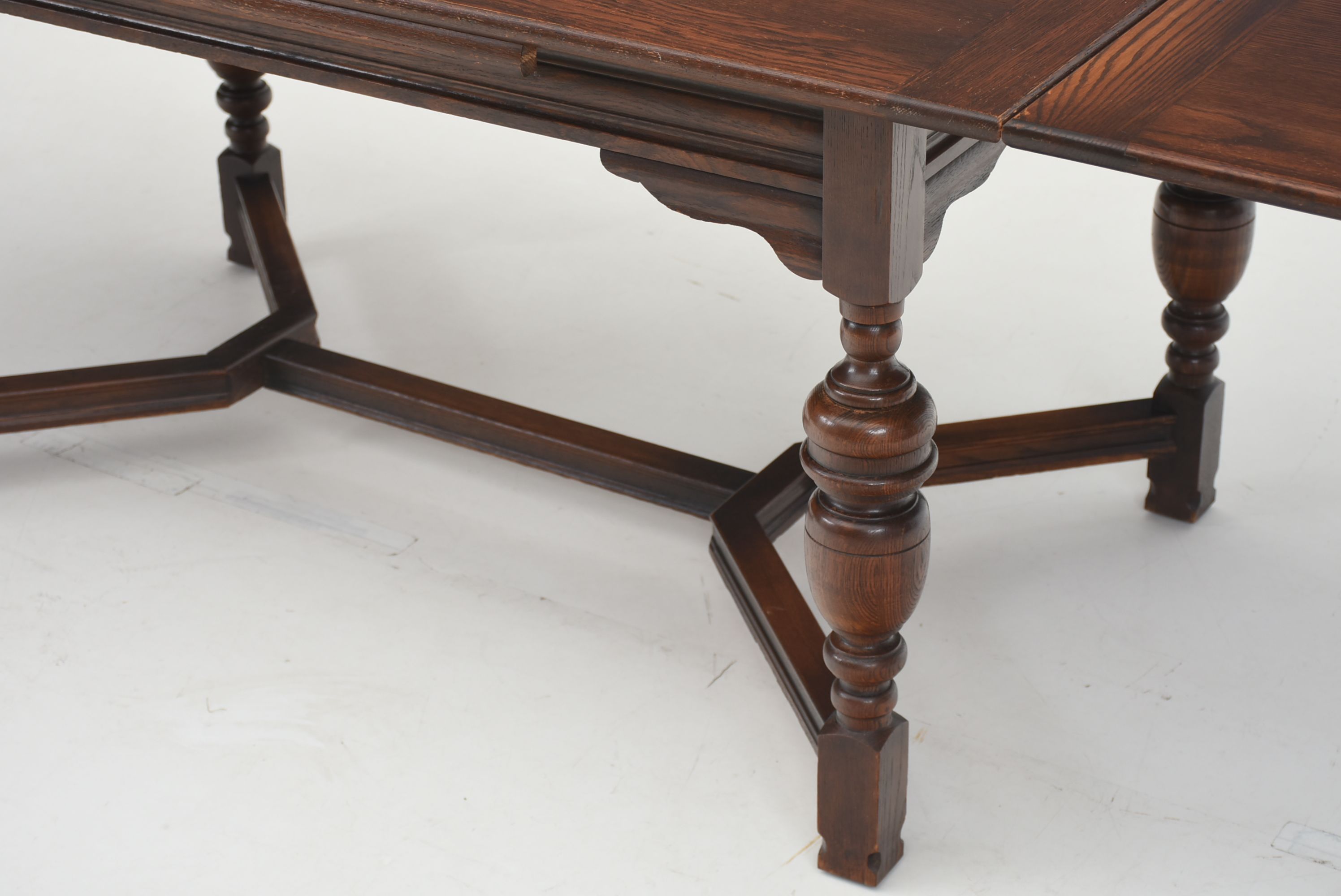 Extendable Tudor-style Oak Wood Dining Table and Chairs