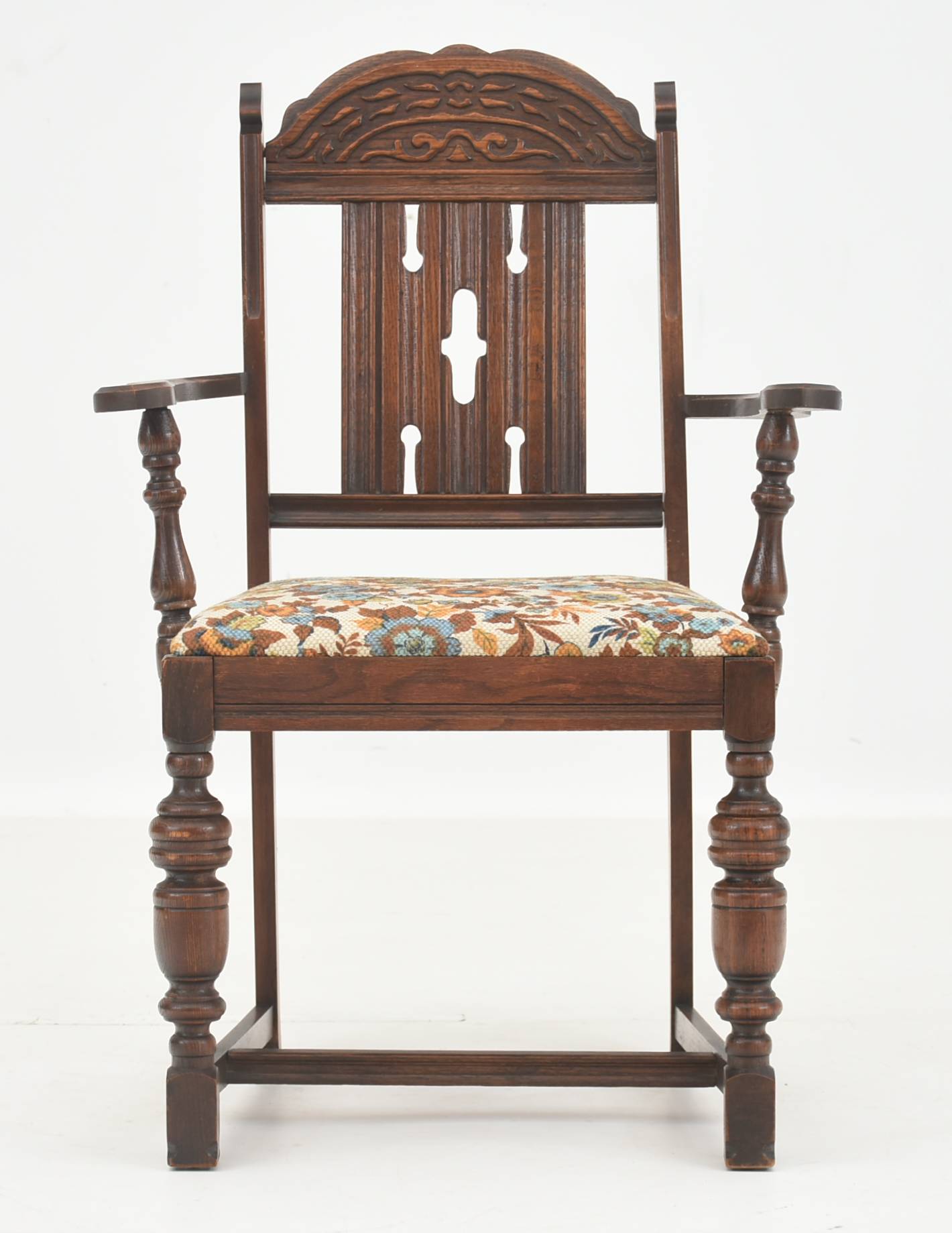 Extendable Tudor-style Oak Wood Dining Table and Chairs