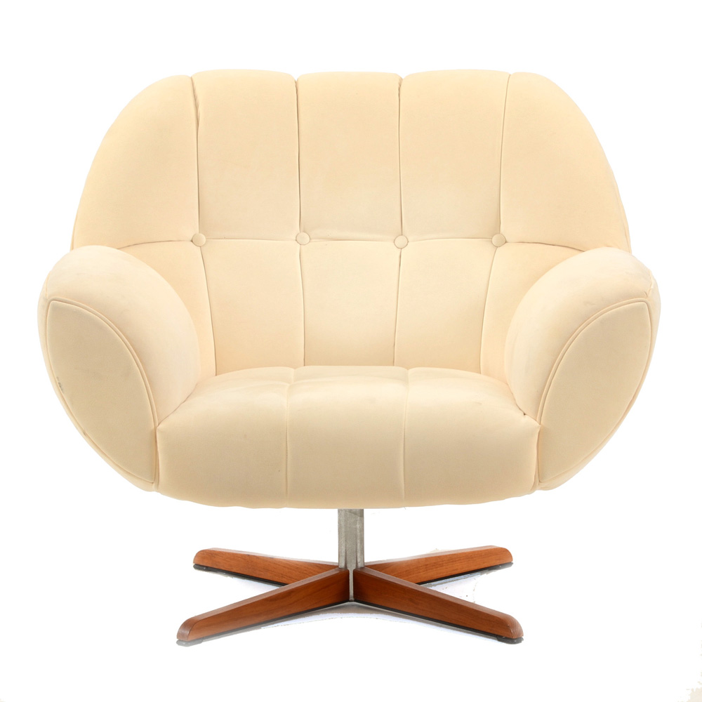 Button Tufted Swivel Club Chair