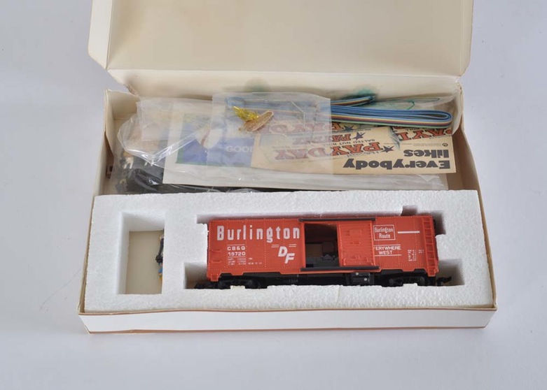 Vintage Tyco HO Train Set