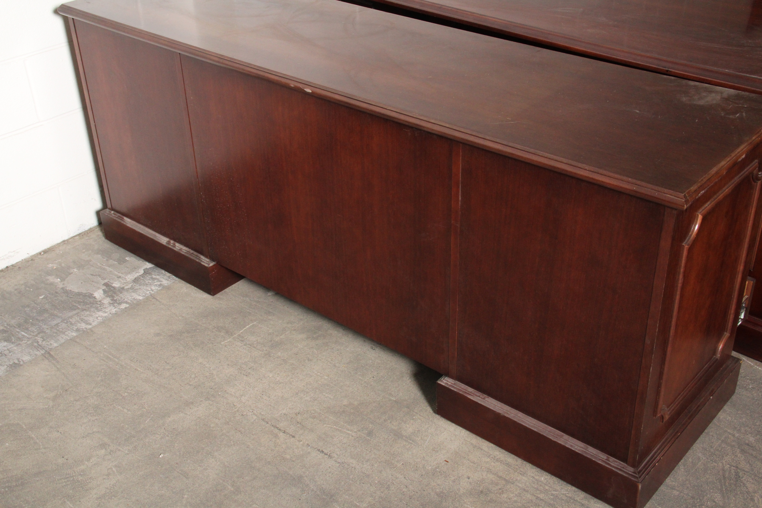 Coordinating Executive Desks