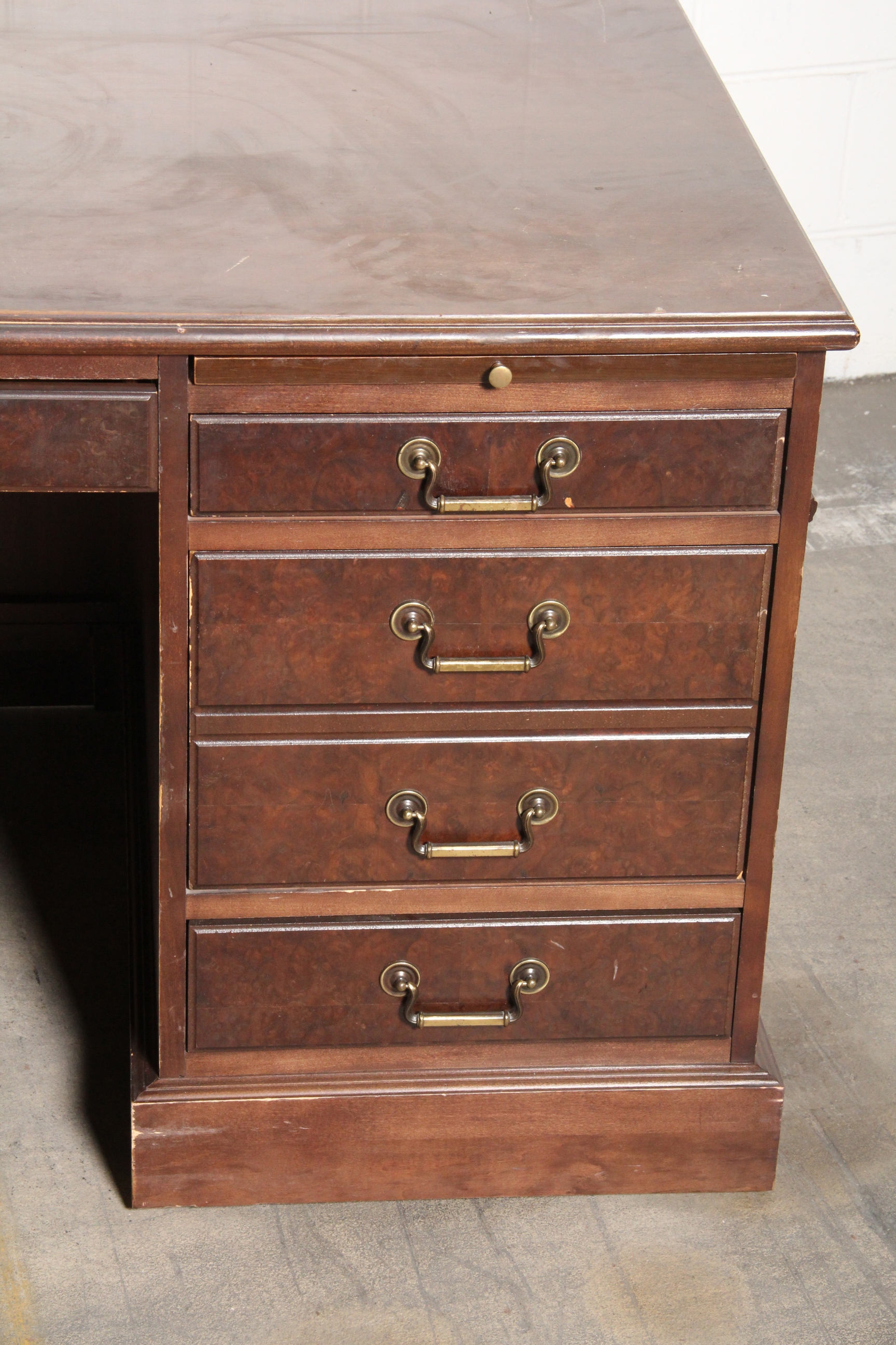 Coordinating Executive Desks