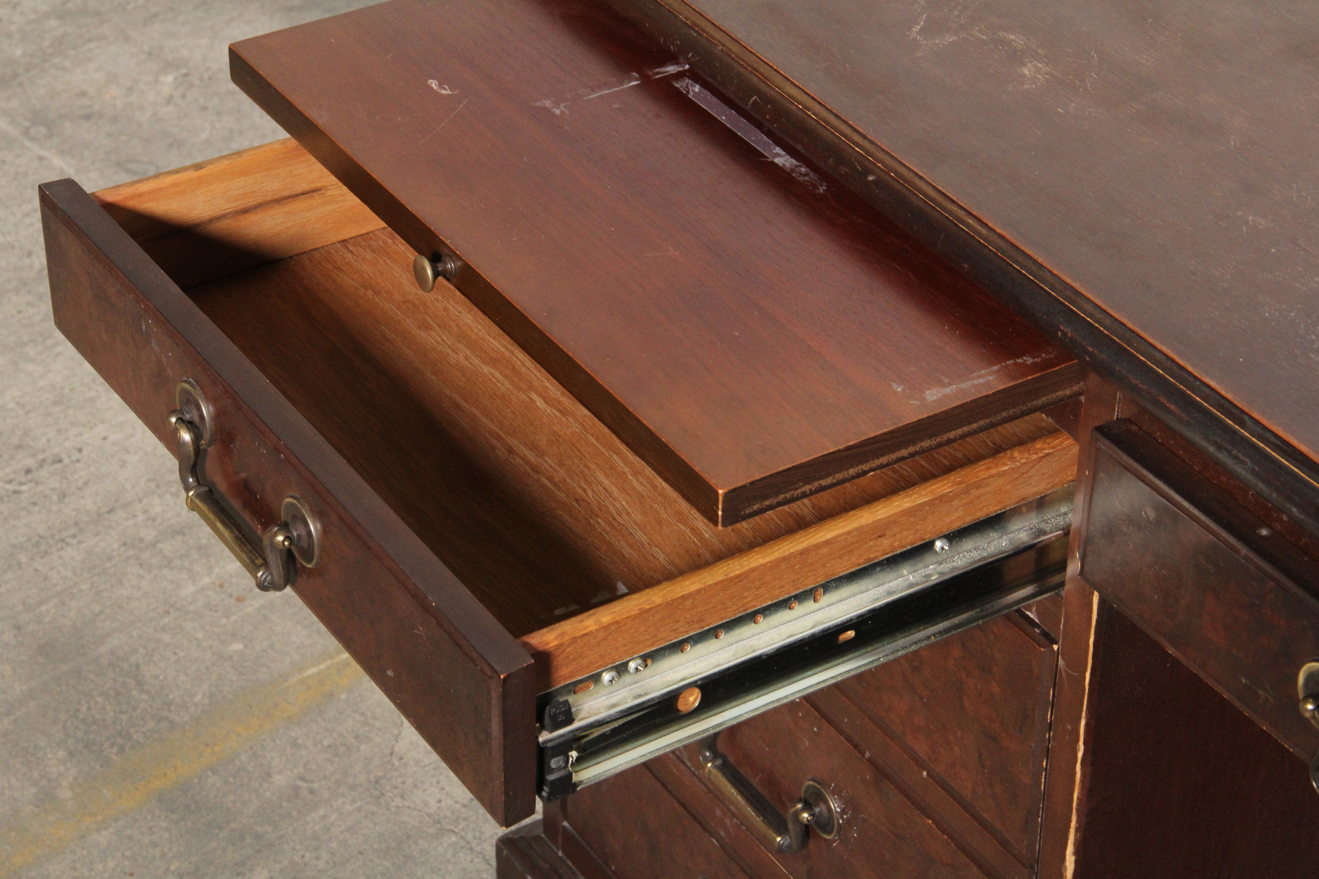 Coordinating Executive Desks