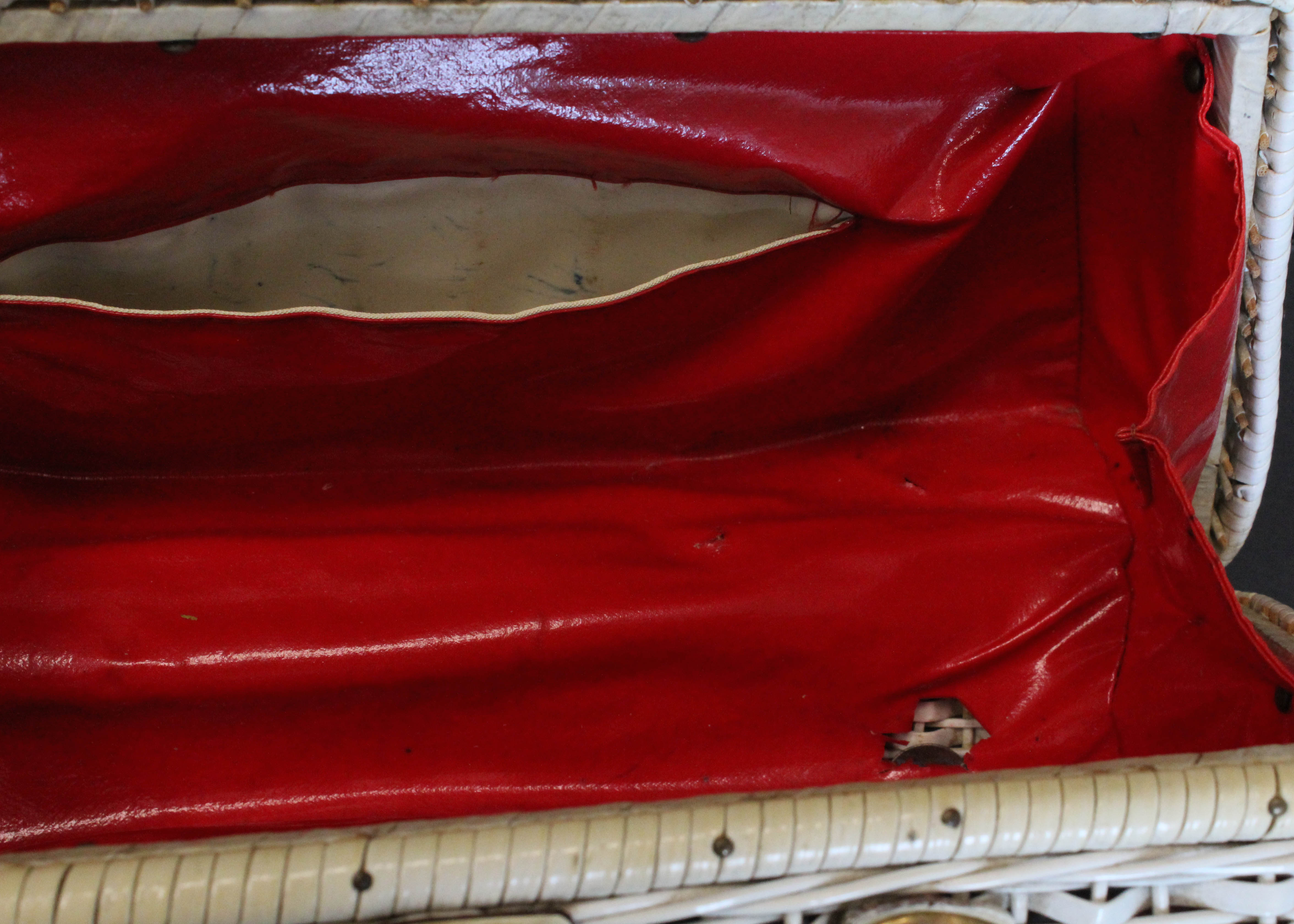 Vintage White Wicker Handbag with Pearl Lucite Handles