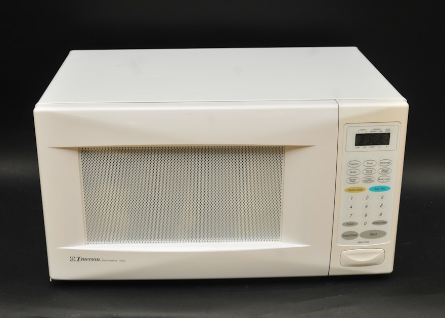 White Emerson Microwave Oven