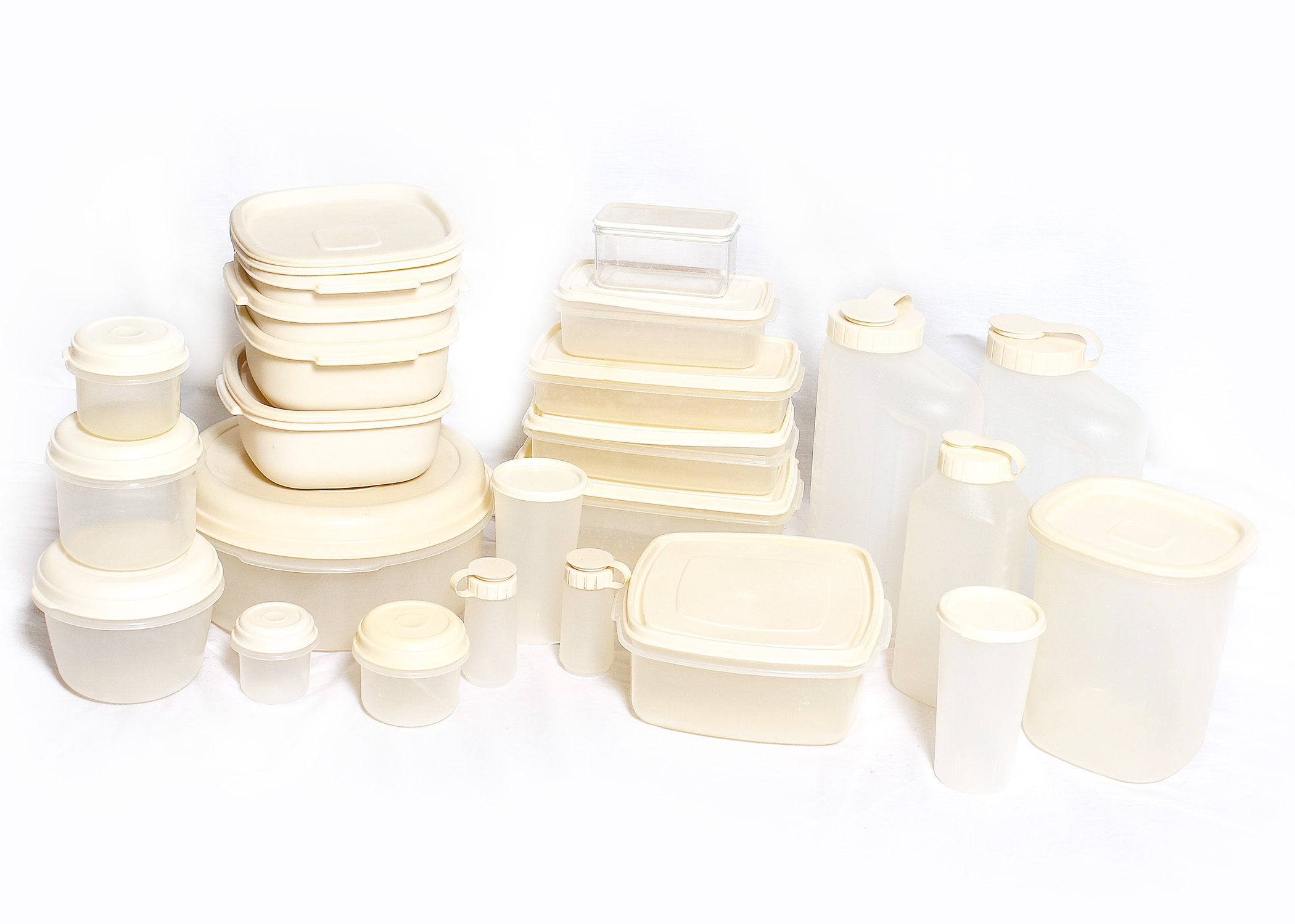 Set of Vintage Rubbermaid Food Storage