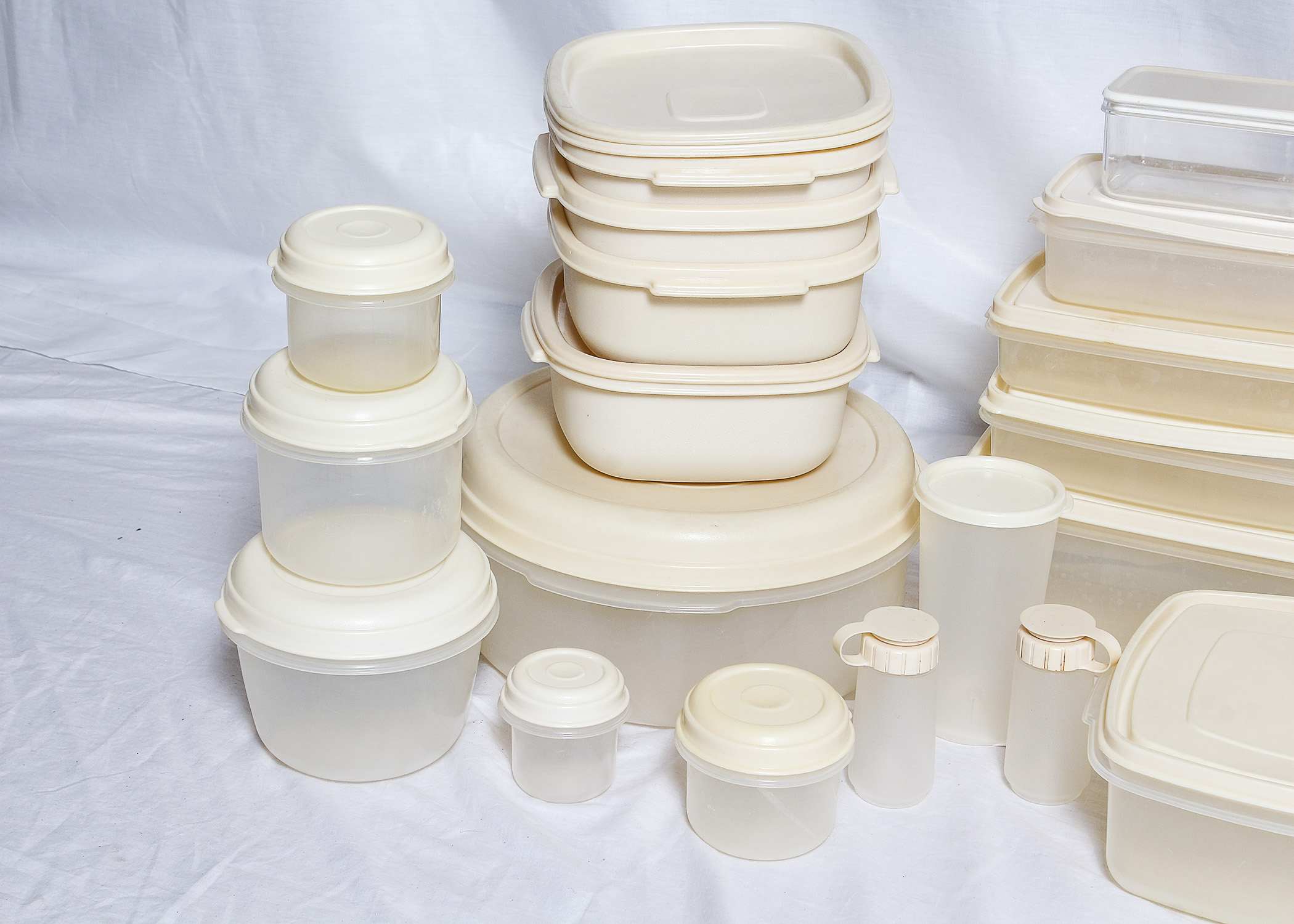 Set of Vintage Rubbermaid Food Storage