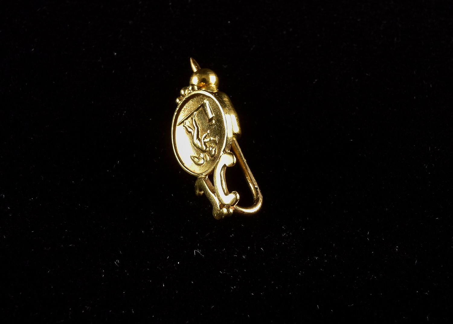 Interesting 17K Gold Pin