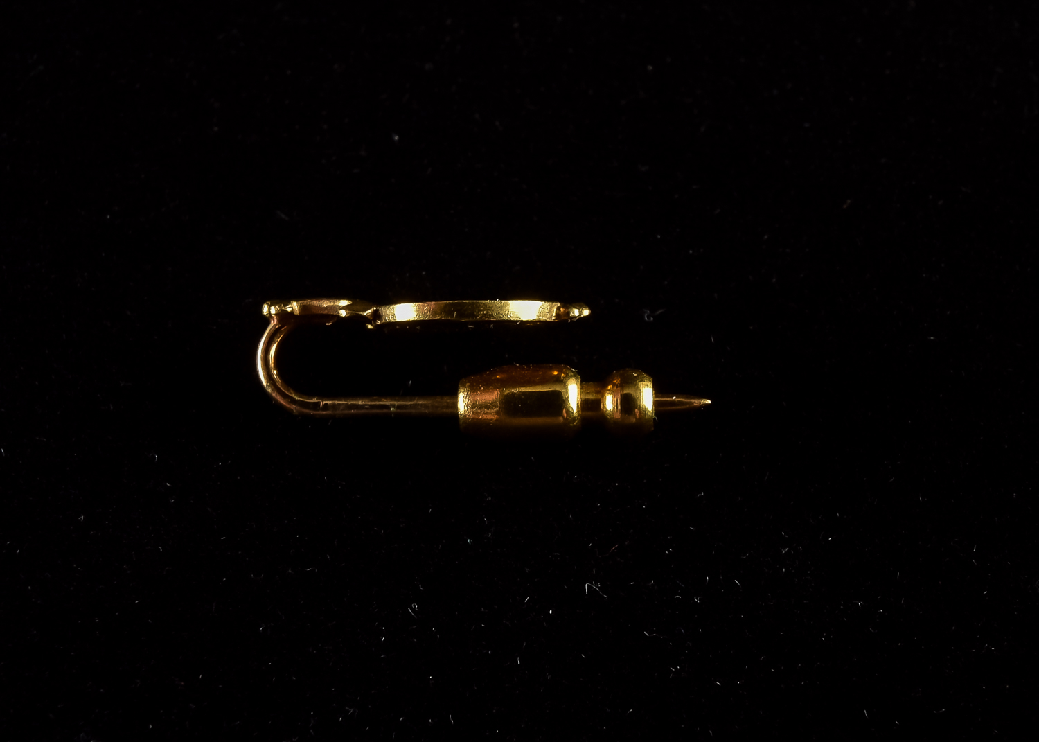 Interesting 17K Gold Pin