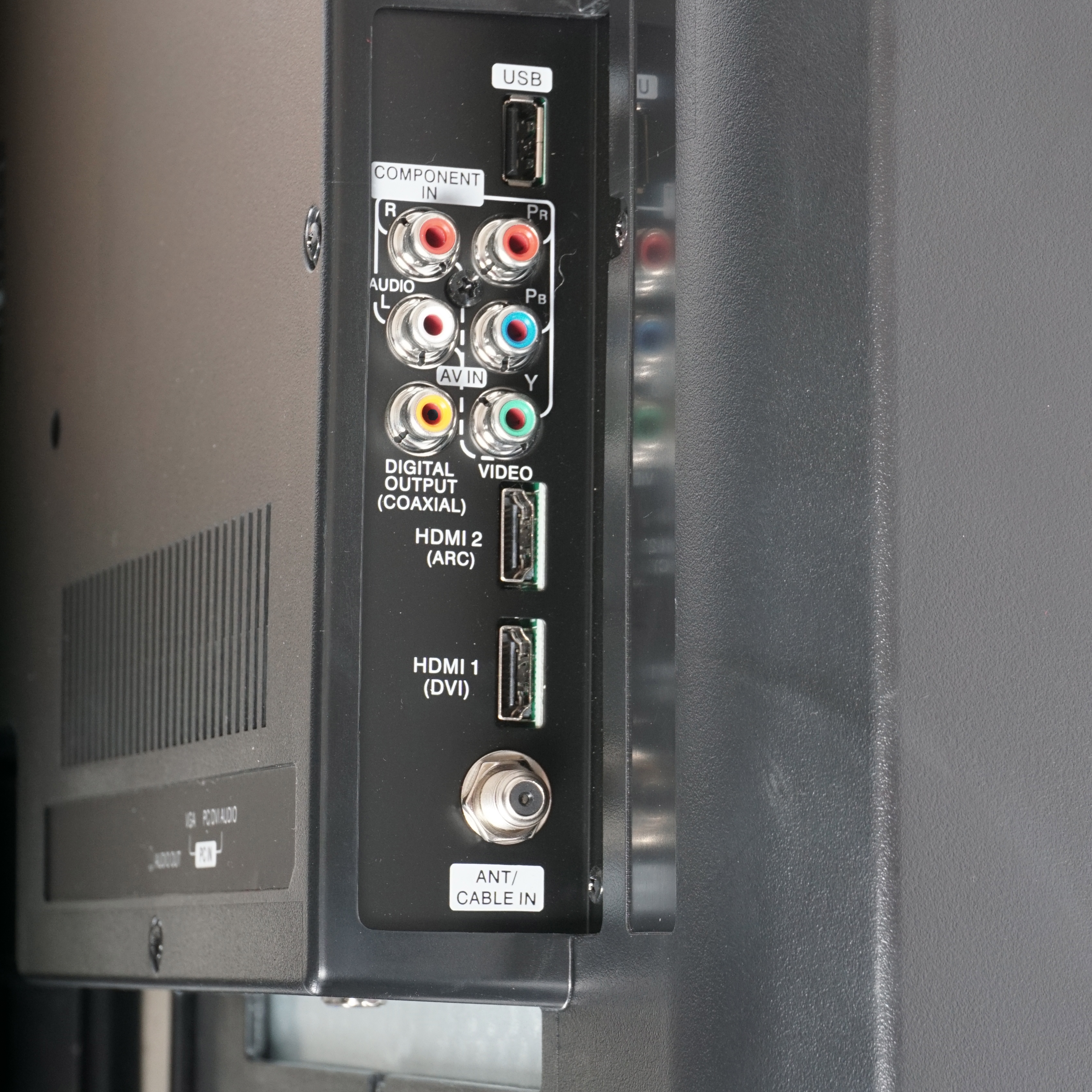 Insignia 27 Inch LCD Flat Screen TV