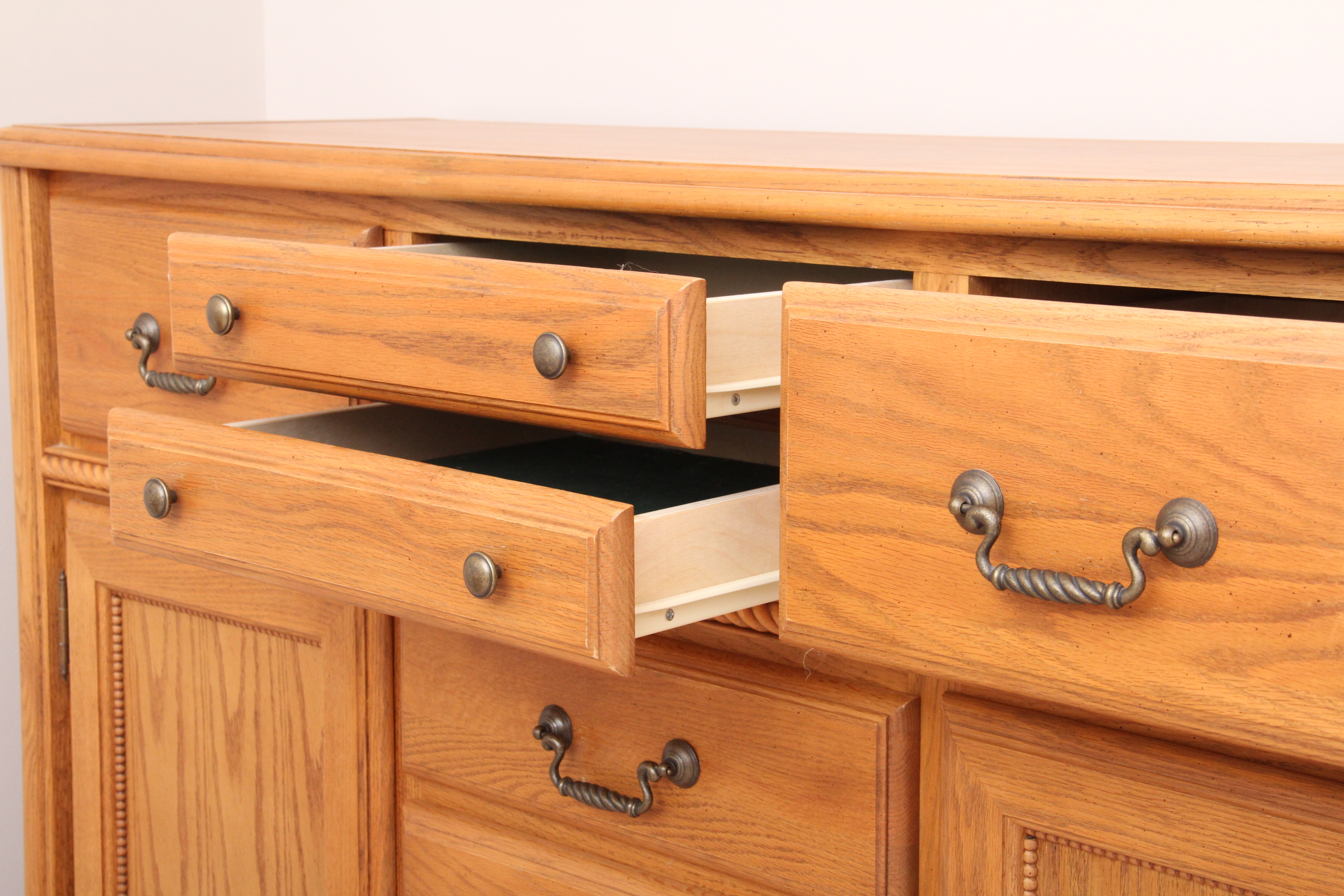 Arbek Oak Chest of Drawers