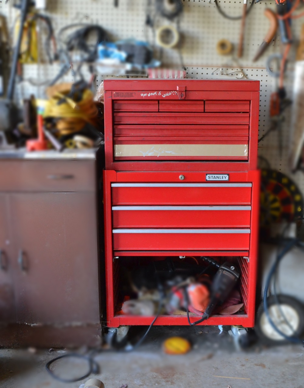 Stanley Stackable Rolling Tool Box With Tools