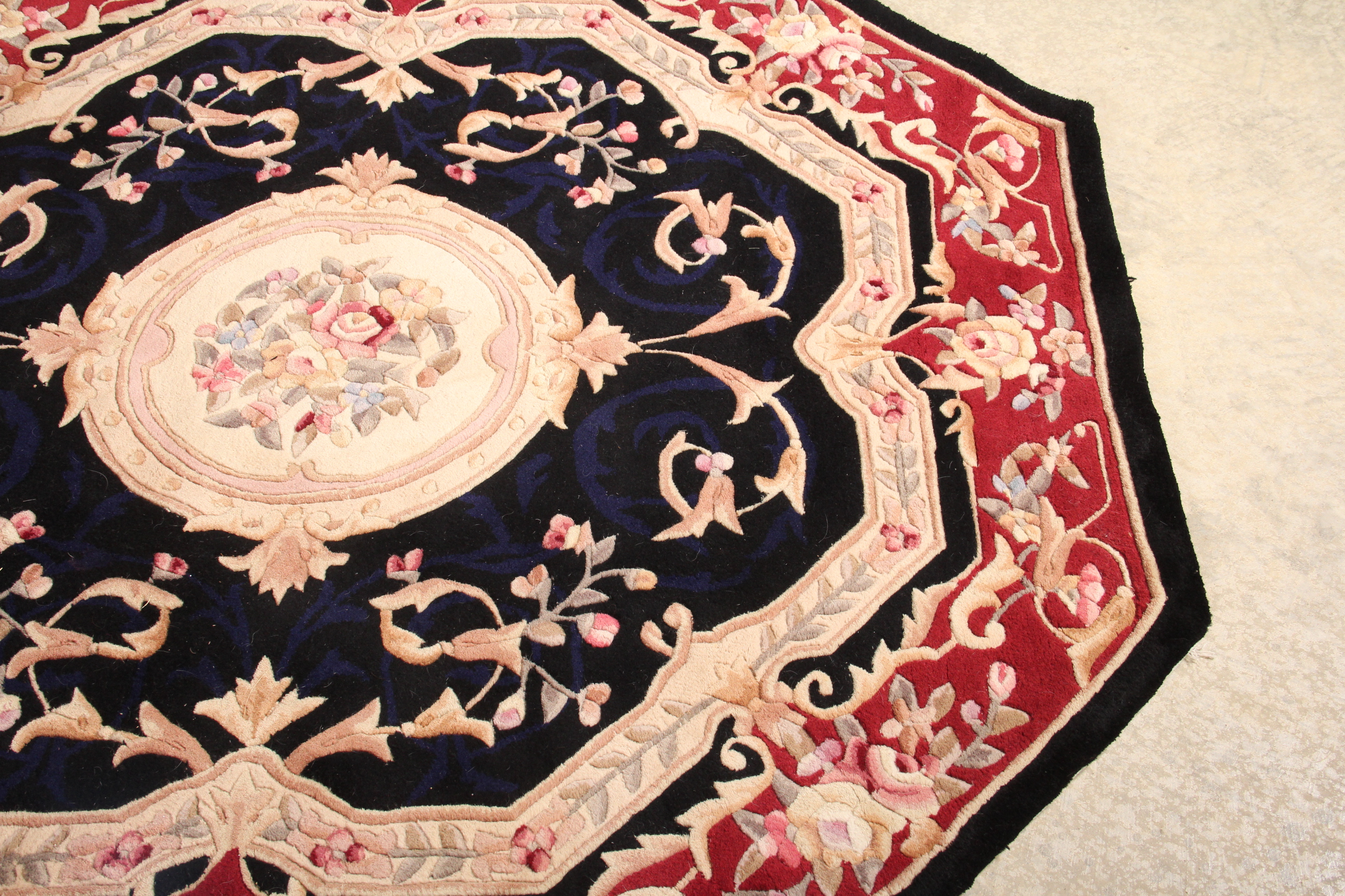 Royal Palace Hand-Tufted Octagonal "Edinburgh" Rug
