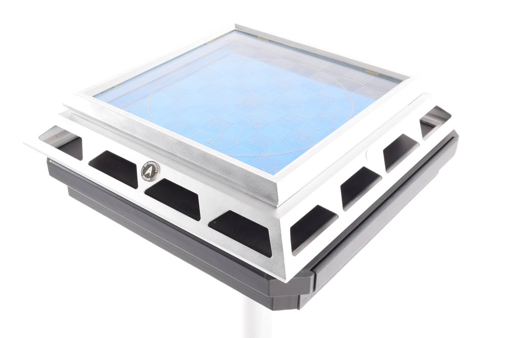 Star Trek 25th Anniversary Chess Set With Stand