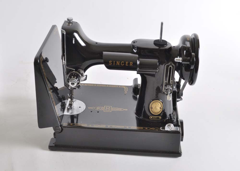 Singer Featherweight 221 Portable Sewing Machine