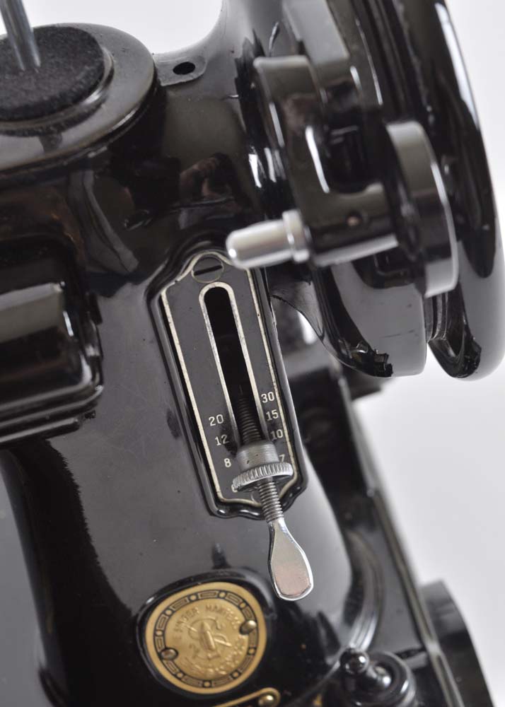 Singer Featherweight 221 Portable Sewing Machine