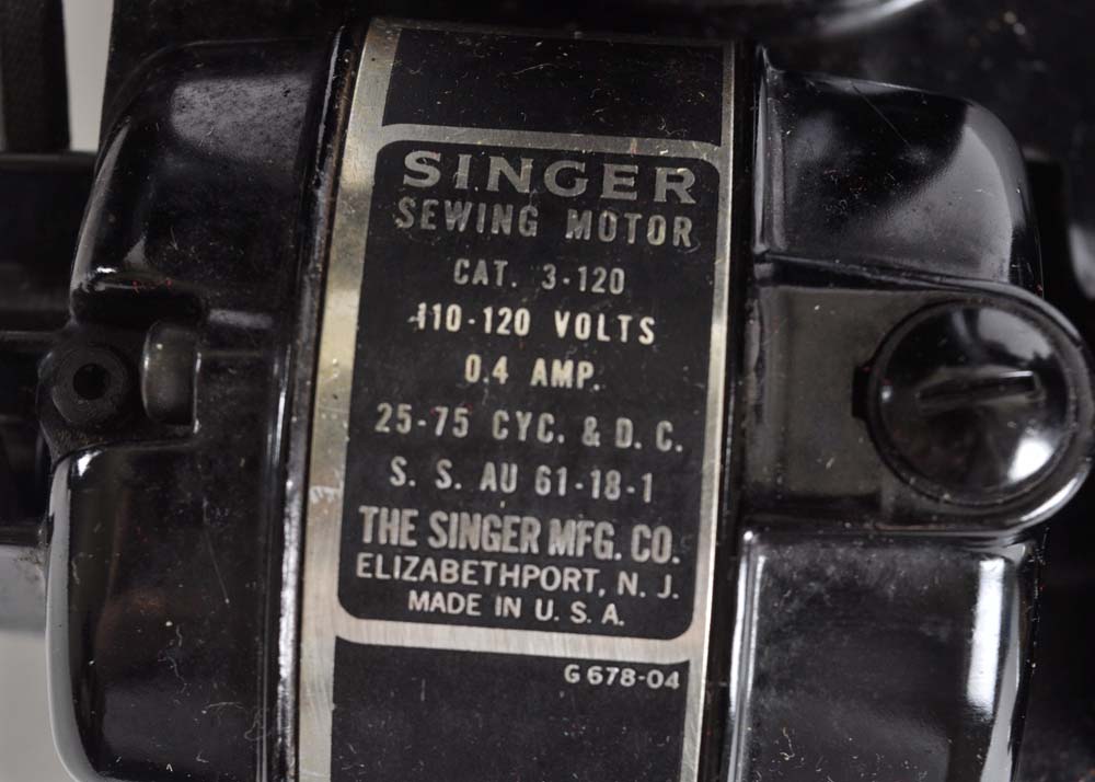 Singer Featherweight 221 Portable Sewing Machine