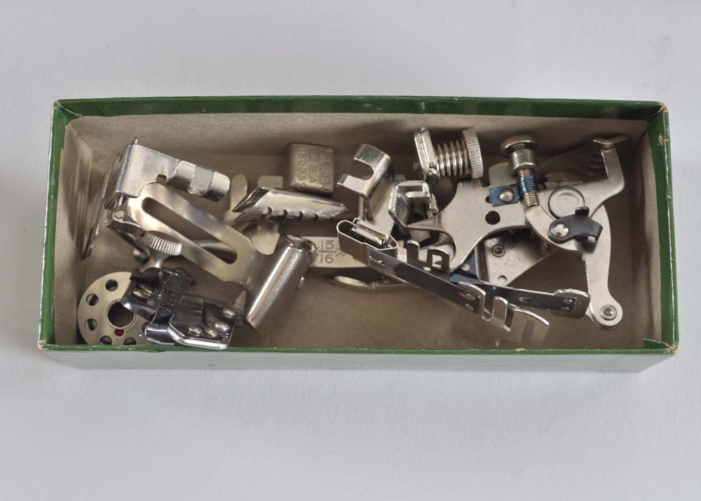 Singer Featherweight 221 Portable Sewing Machine