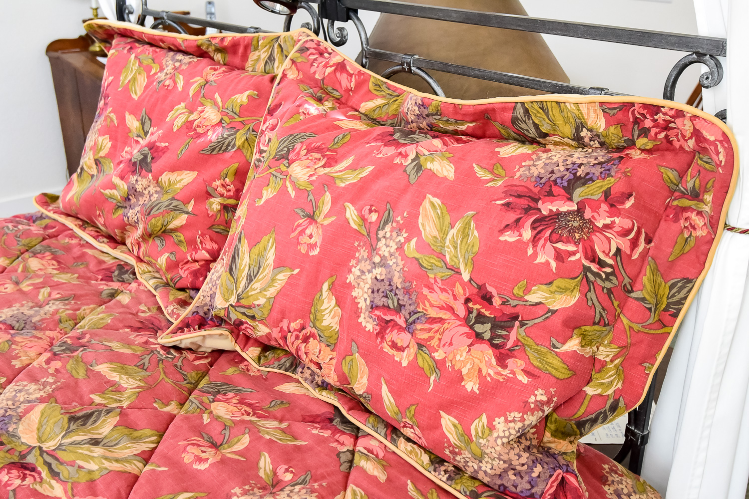 Queen Size Bedding Ensemble