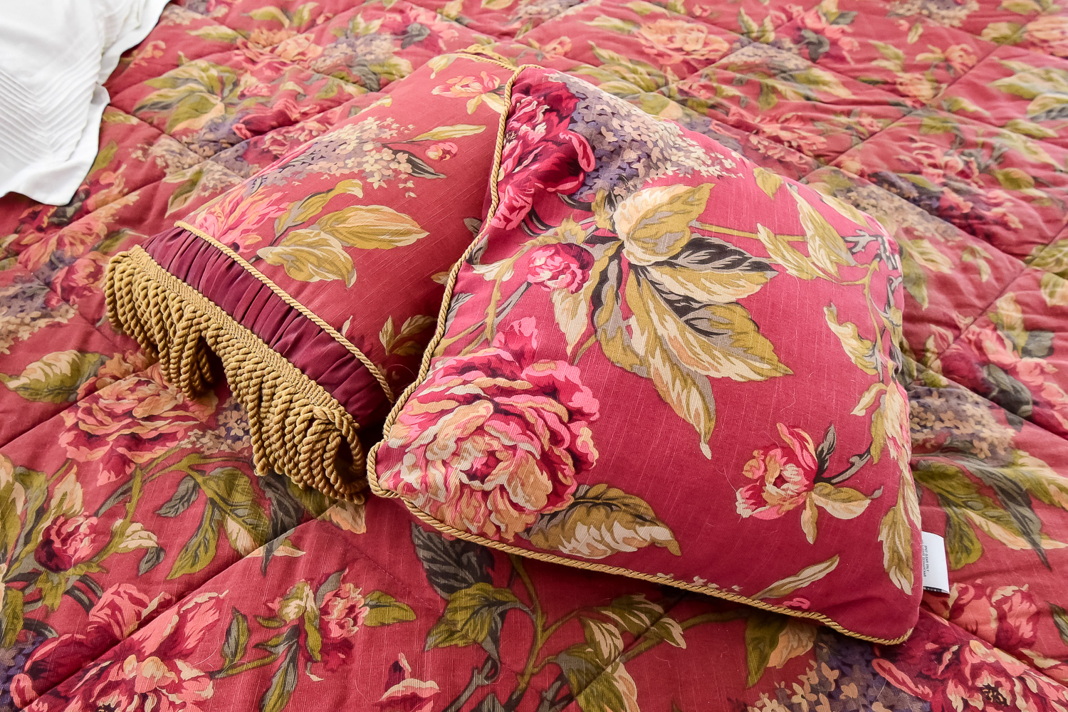 Queen Size Bedding Ensemble