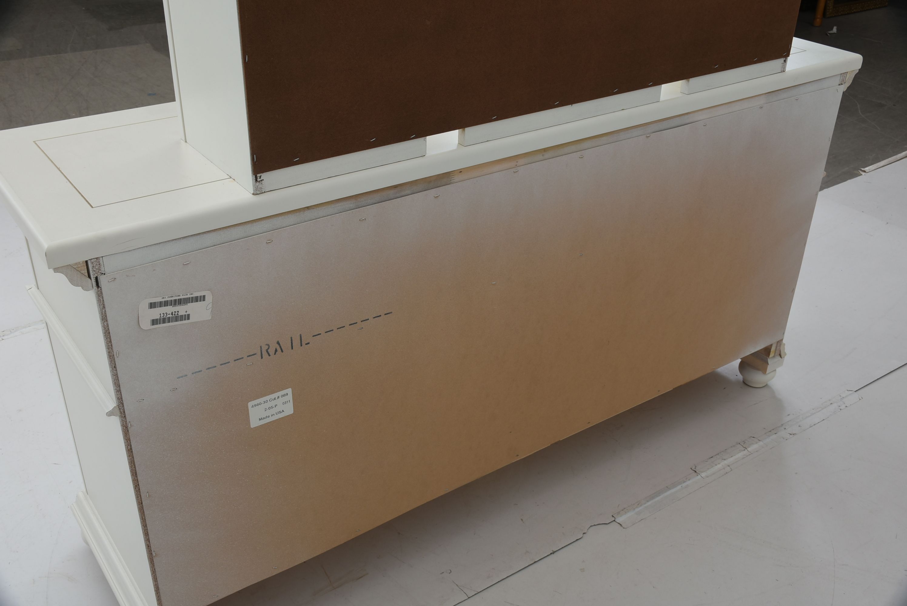 Broyhill Pleasant Isle White Dresser with Hutch