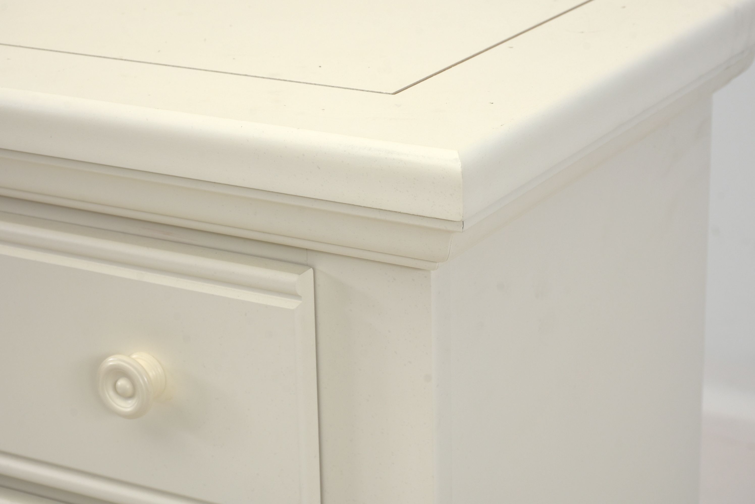 Broyhill "Pleasant Isle" Upright Chest of Drawers